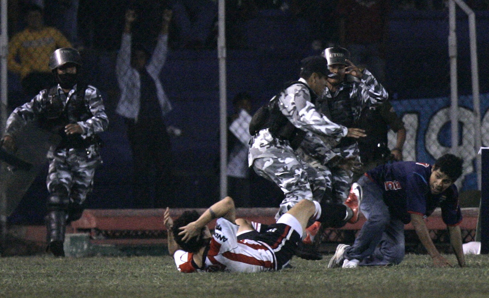 Copa Sudamericana, napadnutie 12/8/09