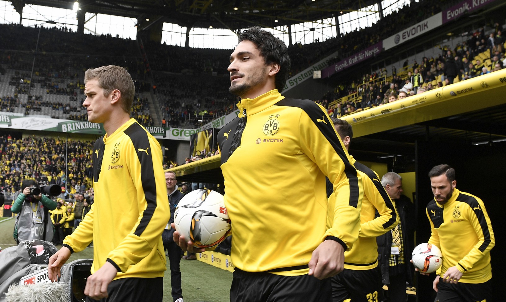Hráči Dortmundu prichádzajú na