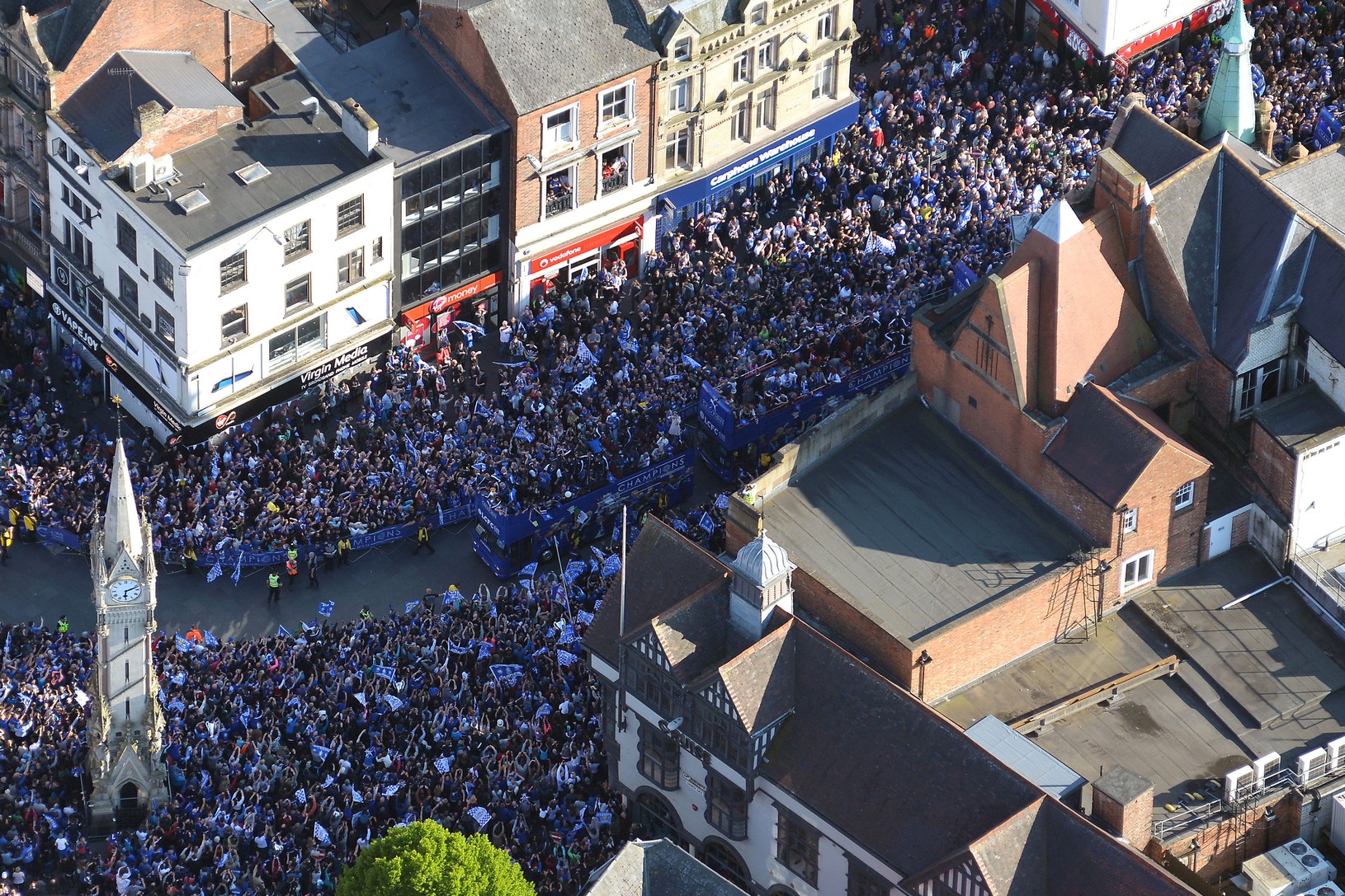 Hráči Leicesteru oslavovali v