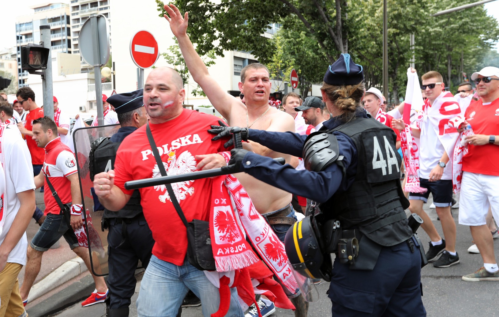 Poľskí fanúšikovia vyvolali nepokoje