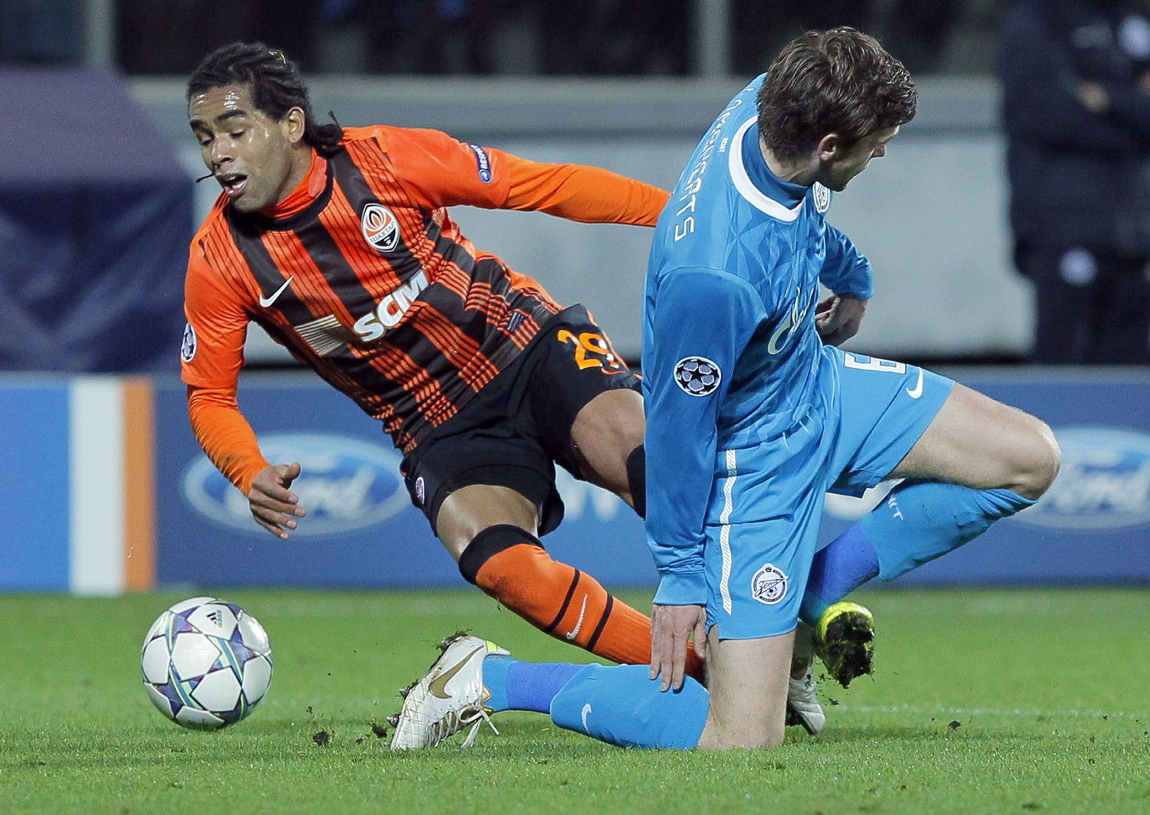 Alex Teixeira a Nicolas