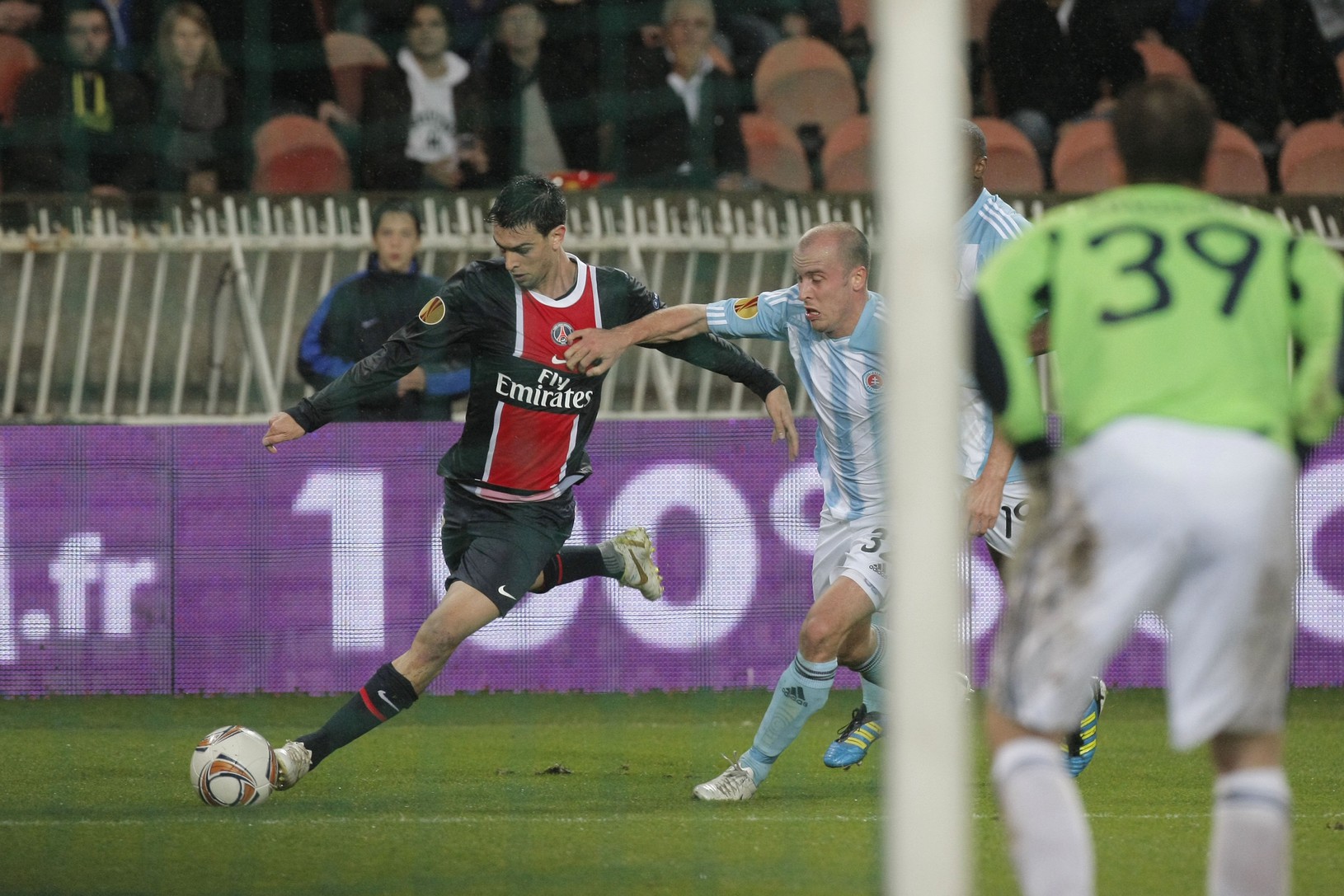 Javier Pastore strieľa na