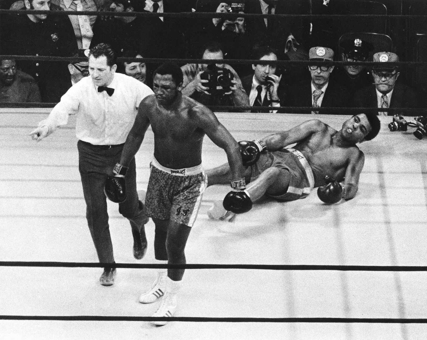 Joe Frazier poslal na