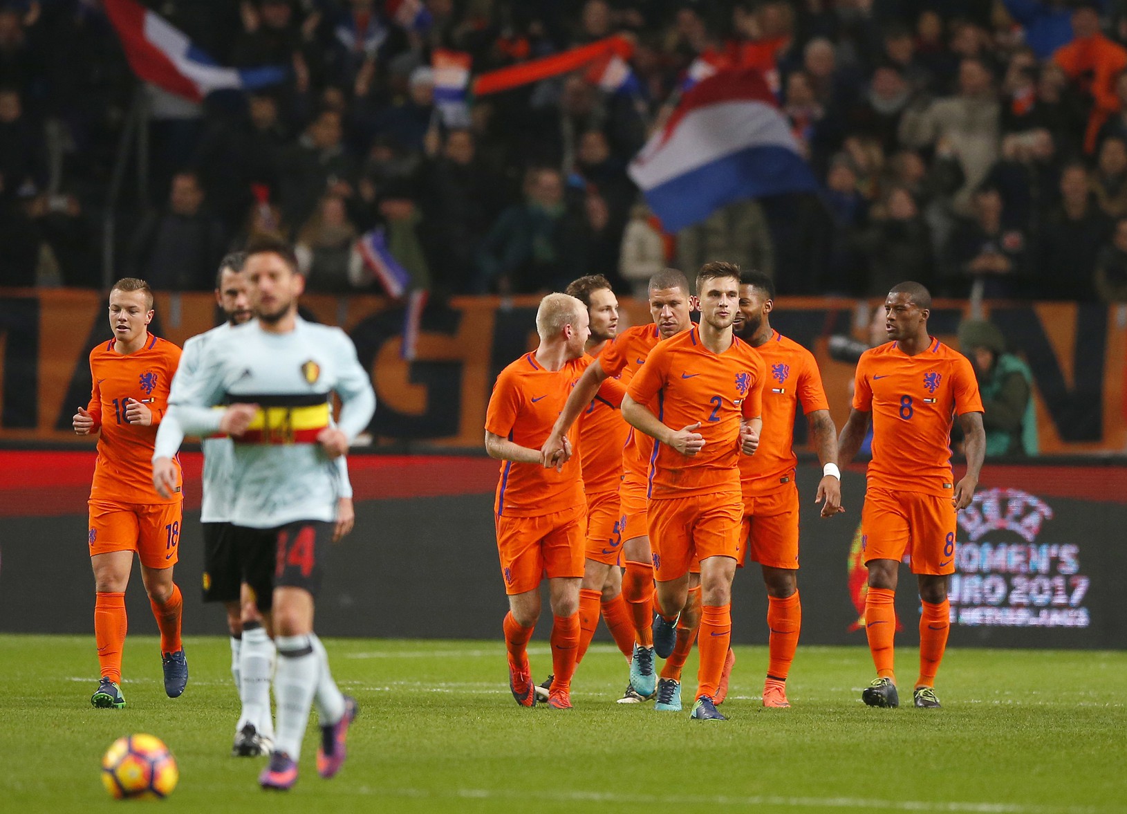 Holandskí futbalisti oslavujú vedúci