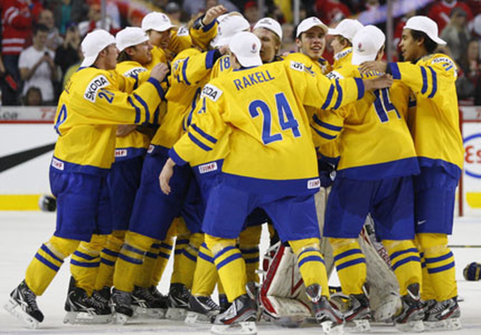 Víťazná radosť hokejistov Švédska