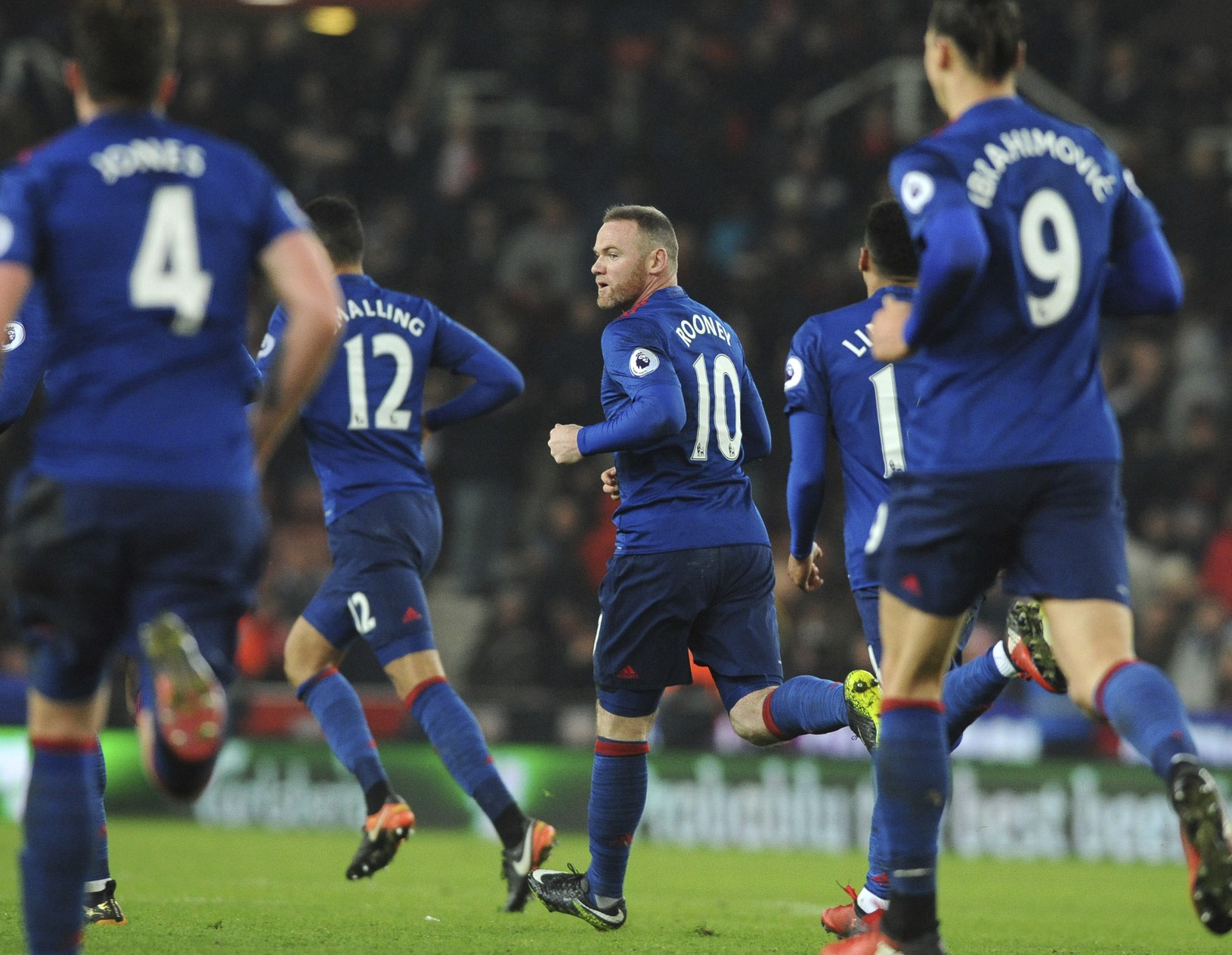 Wayne Rooney oslavuje svoj