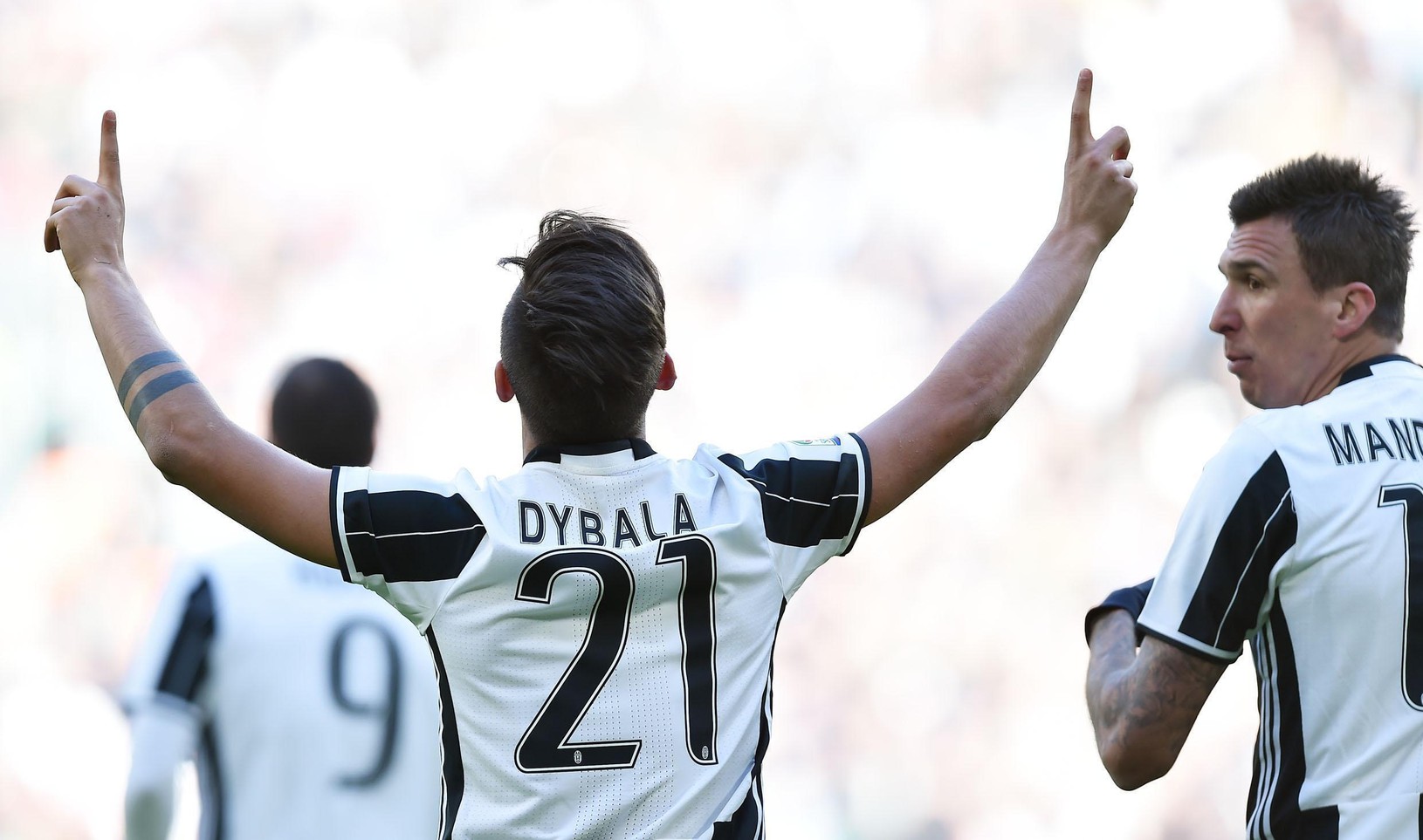 Paulo Dybala oslavuje gól