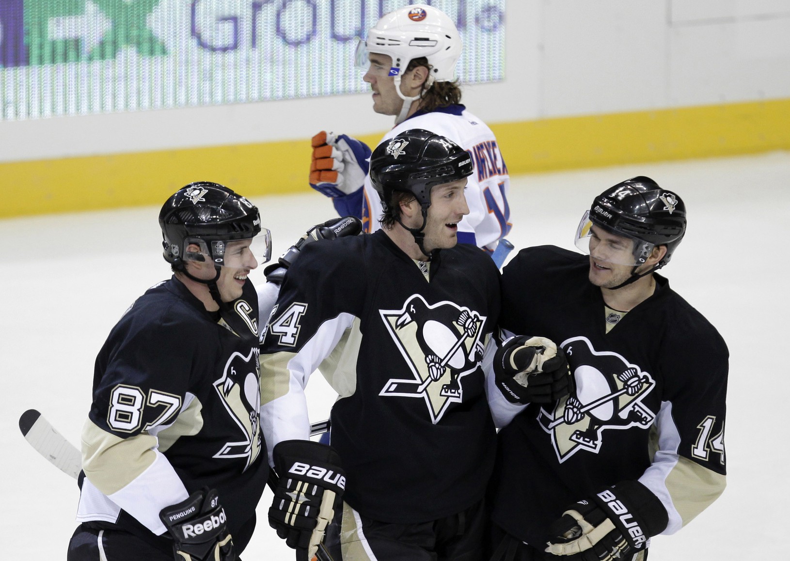 Sidney Crosby, Brooks Orpik