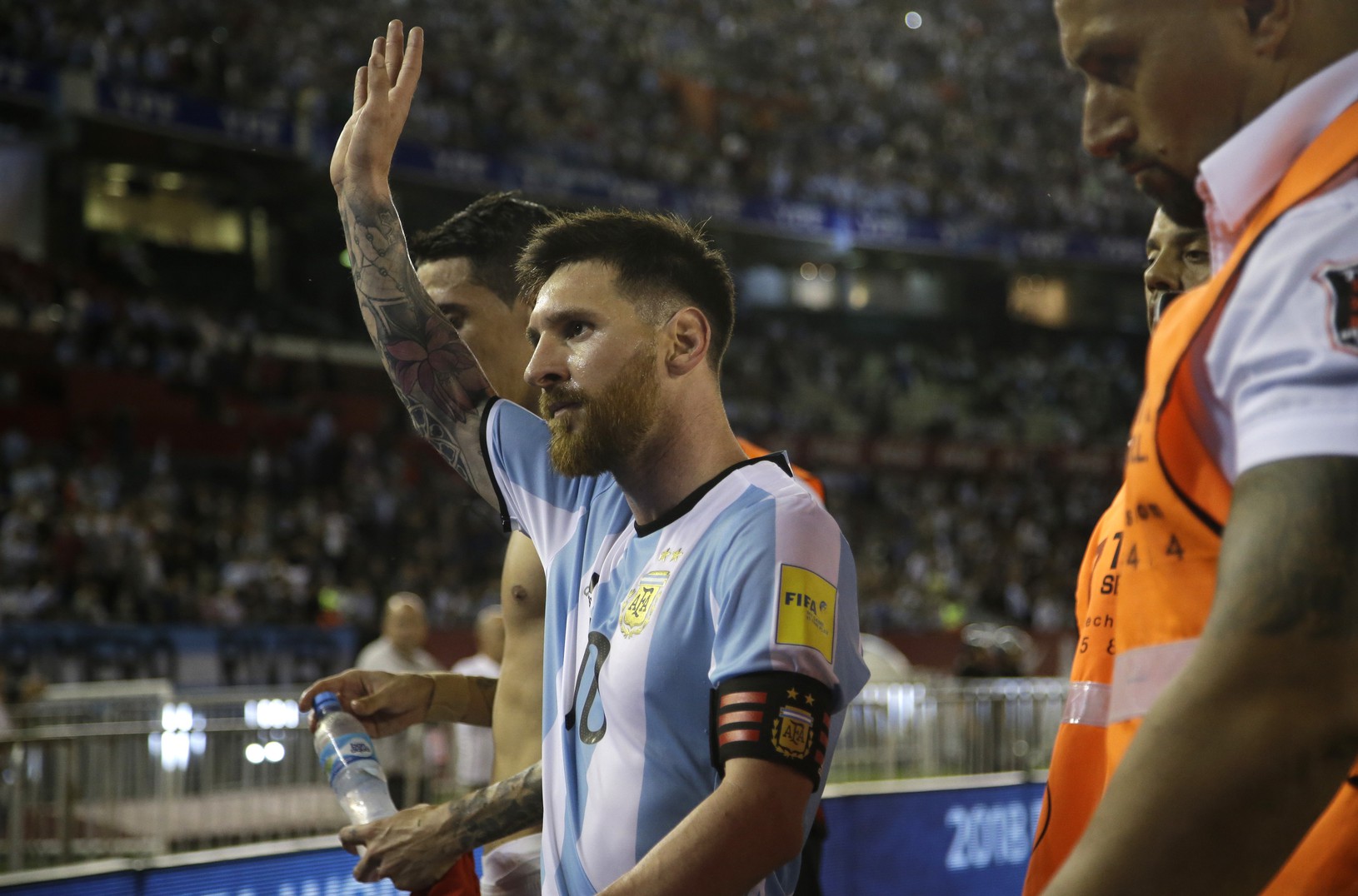 Lionel Messi opúšťa ihrisko