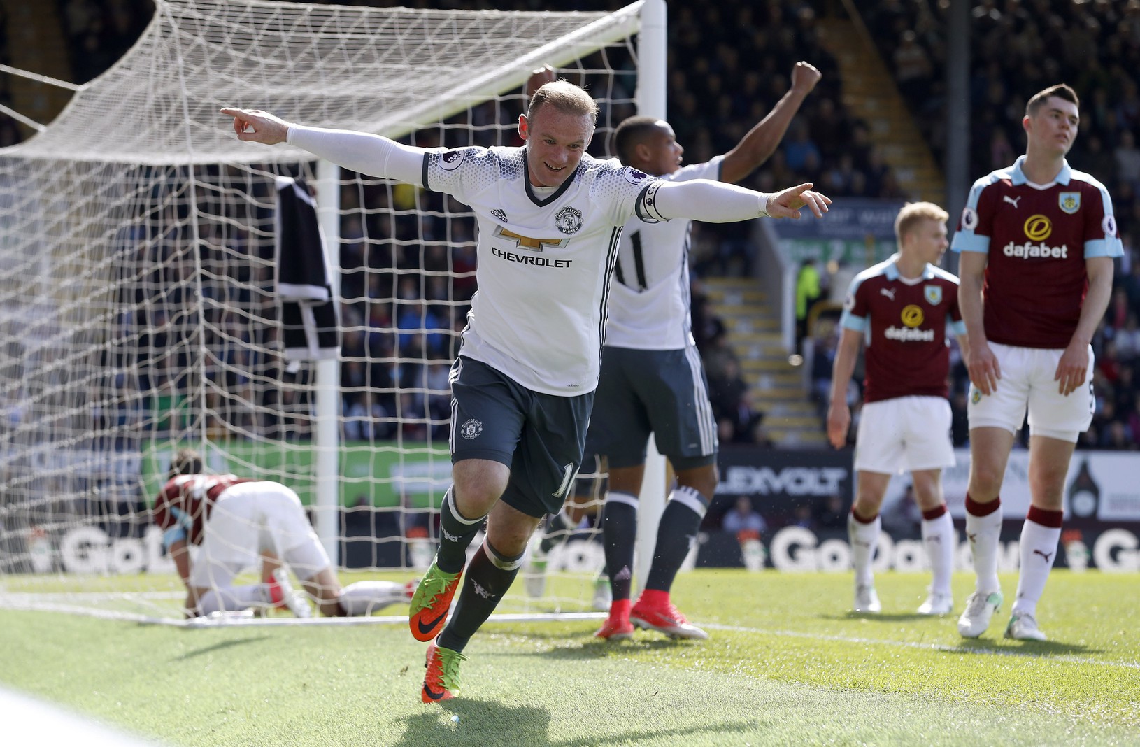 Wayne Rooney oslavuje gól