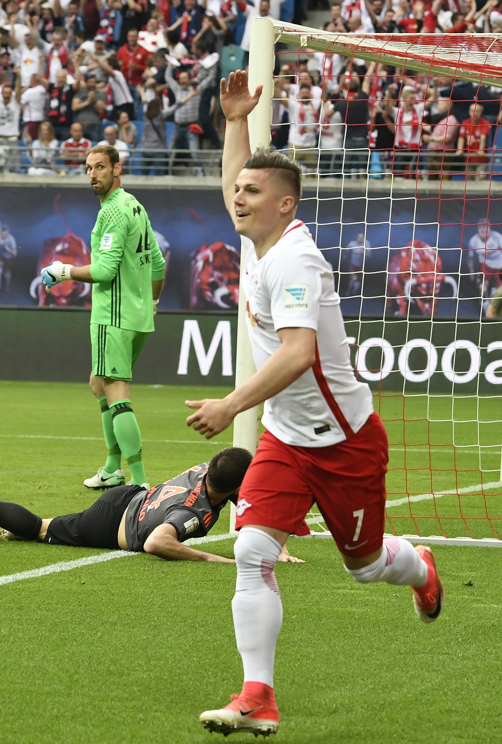 Marcel Sabitzer oslavuje gól