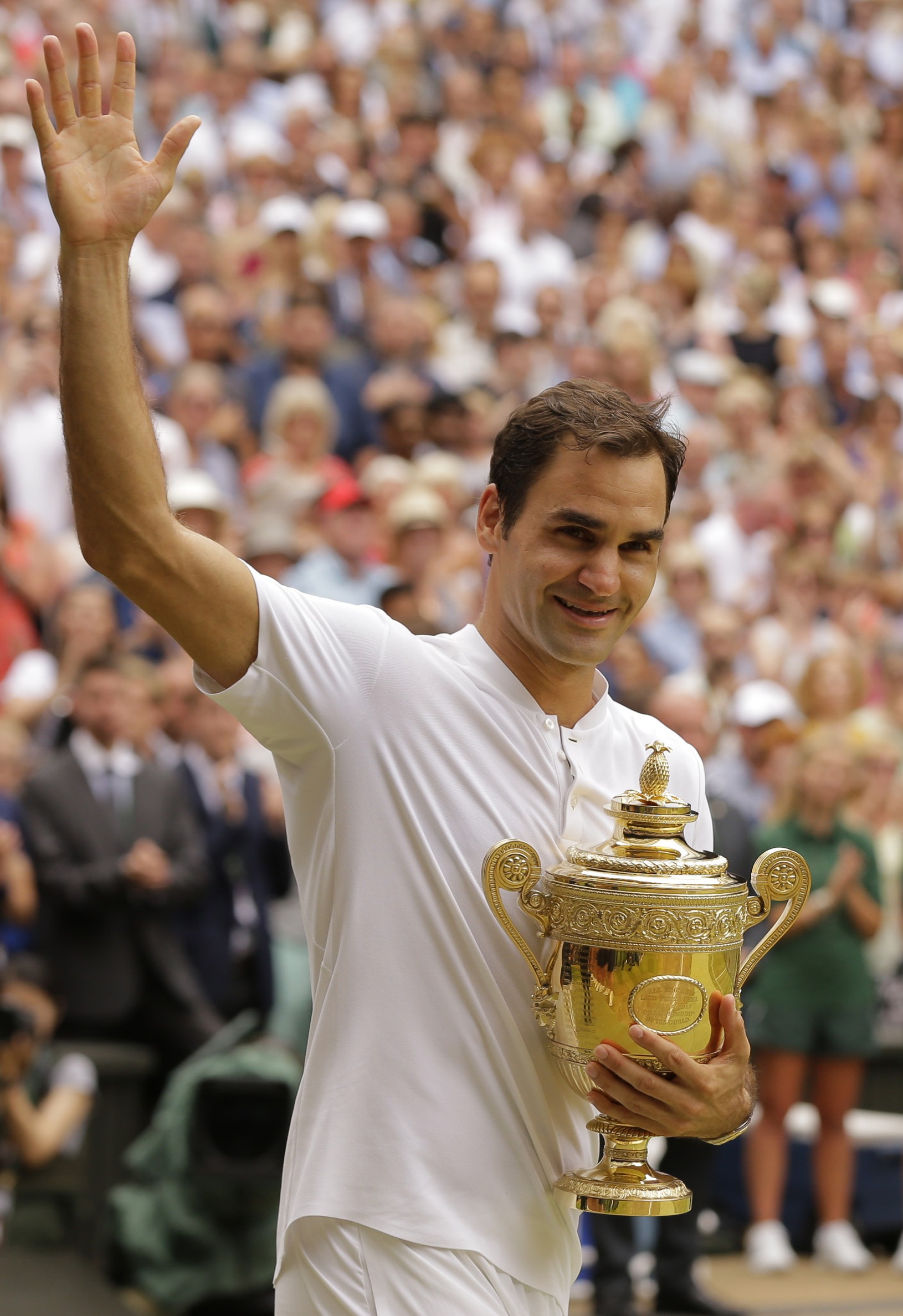 Roger Federer s trofejou