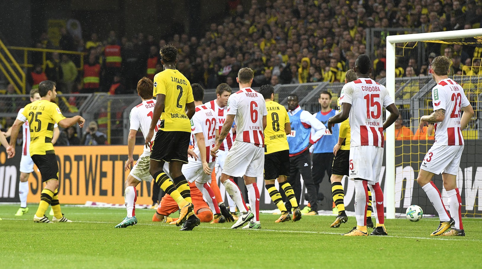 Sokratis dáva gól Dortmundu