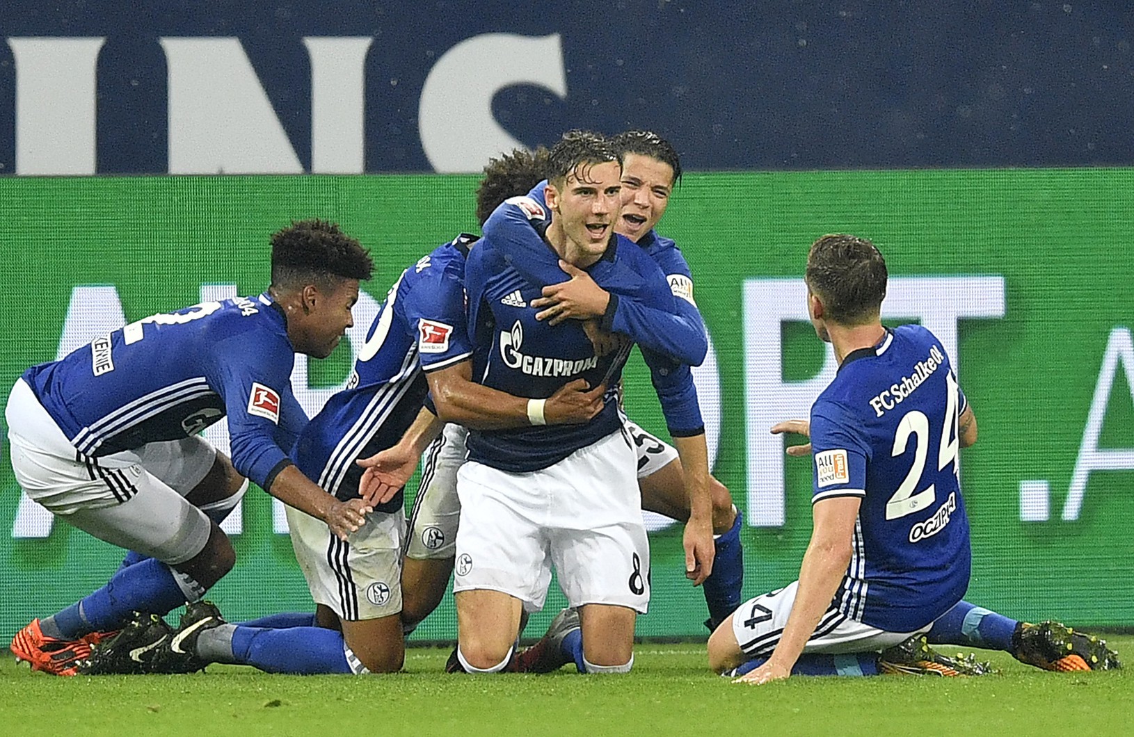 Hráči Schalke oslavujú gól