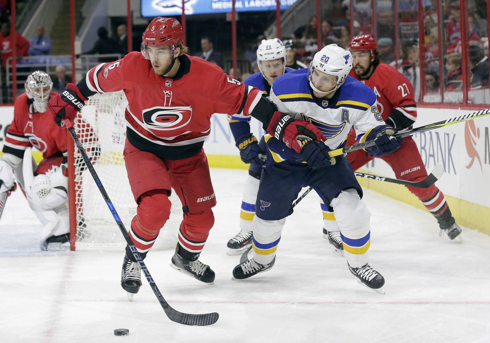 Noah Hanifin a Alexander