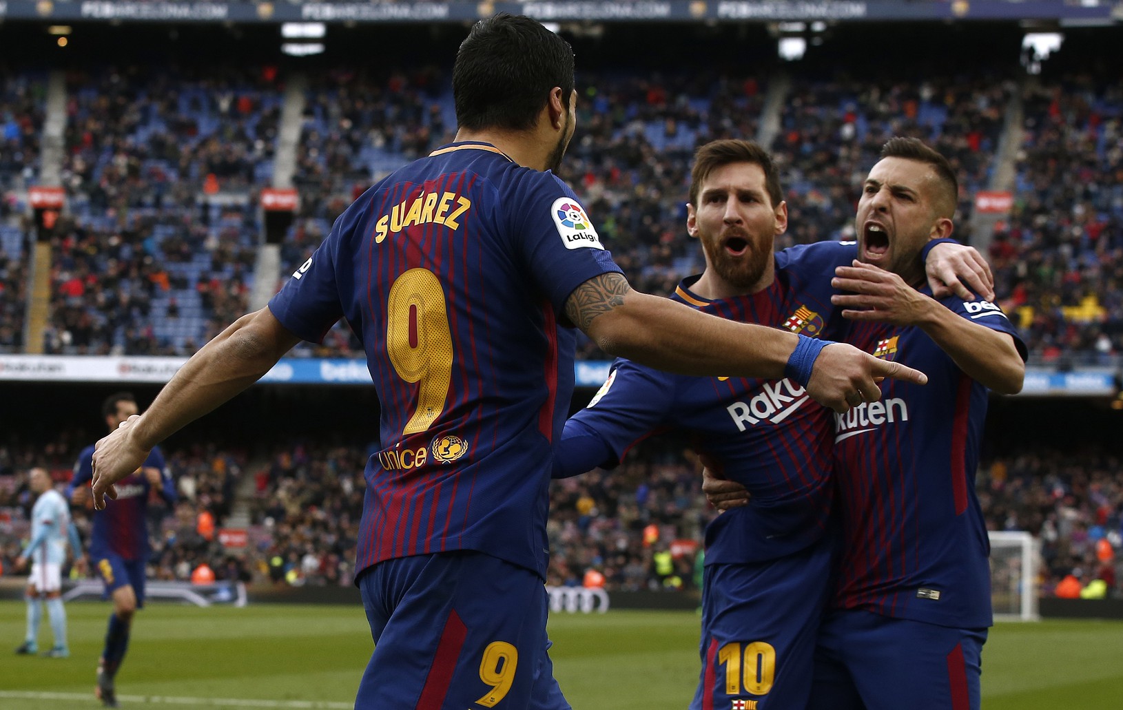 Hráči Barcelony oslavujú gól