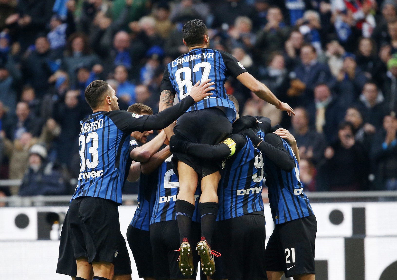 Hráči Interu oslavujú gól