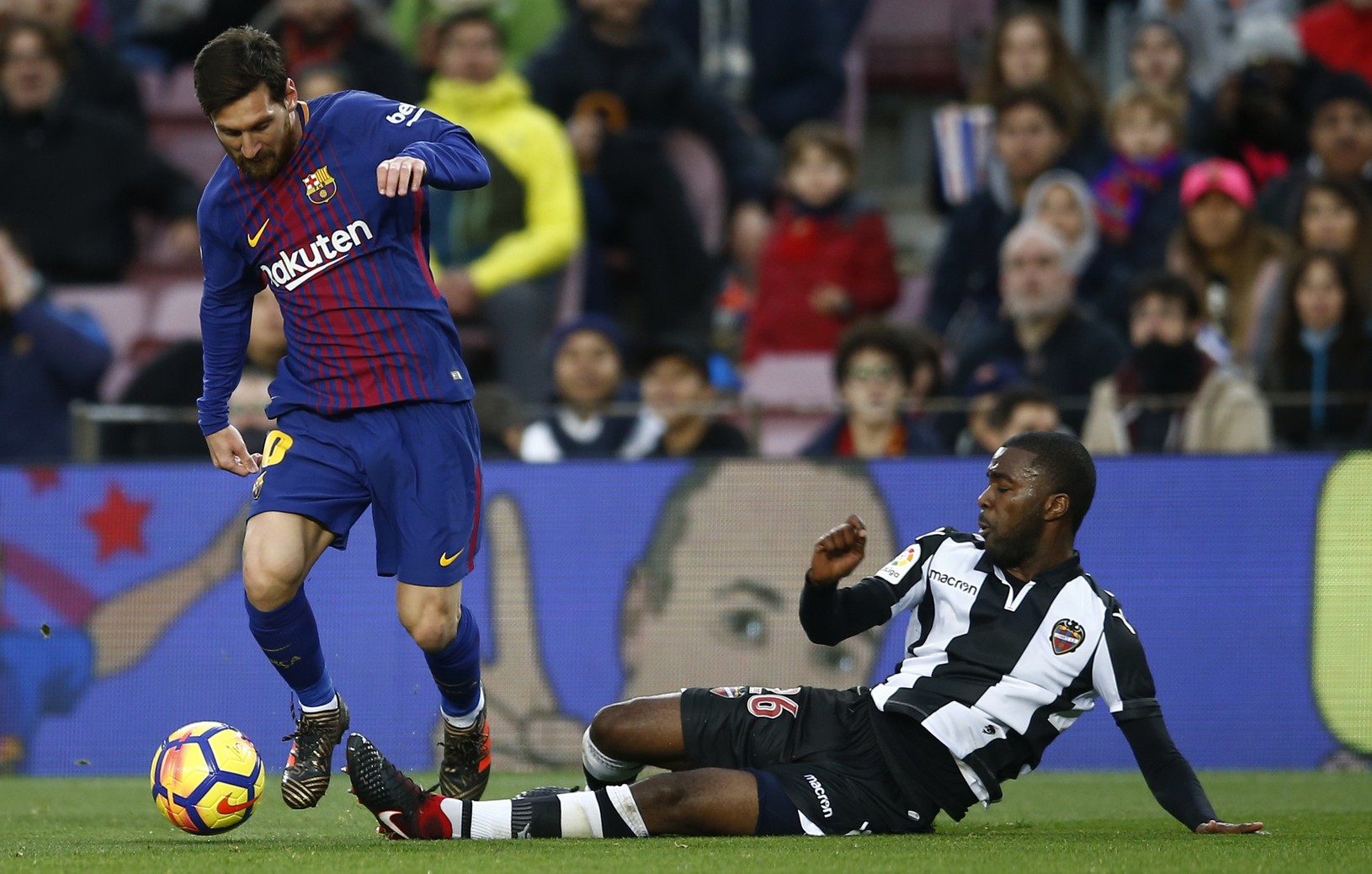 Lionel Messi s loptou