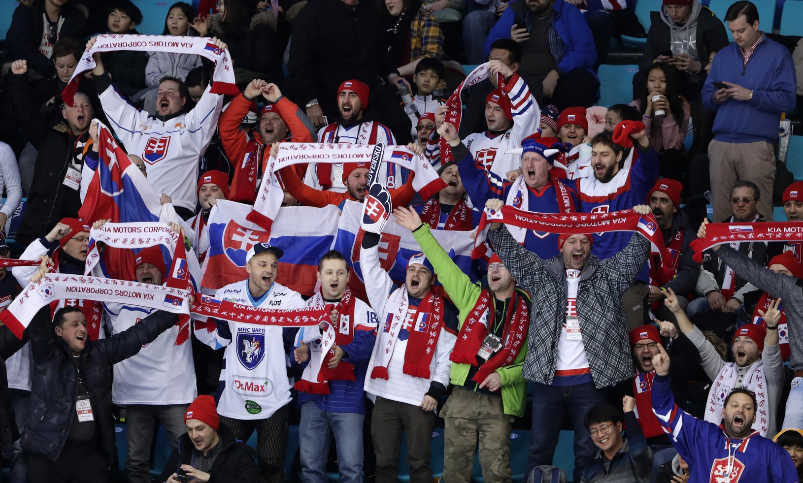 Slovenskí fanúšikovia podporujú hokejistov