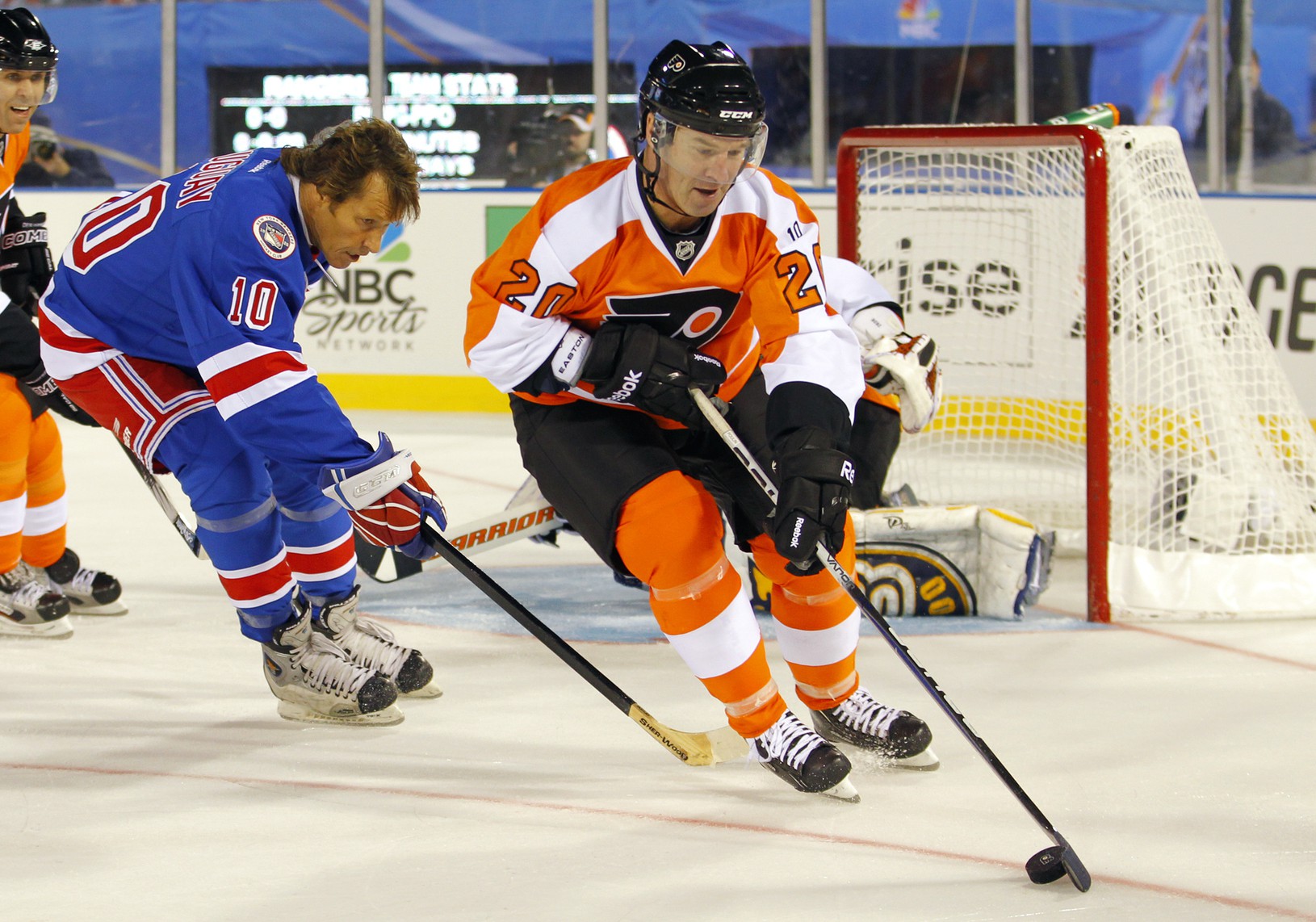 Dave Poulin vedie puk