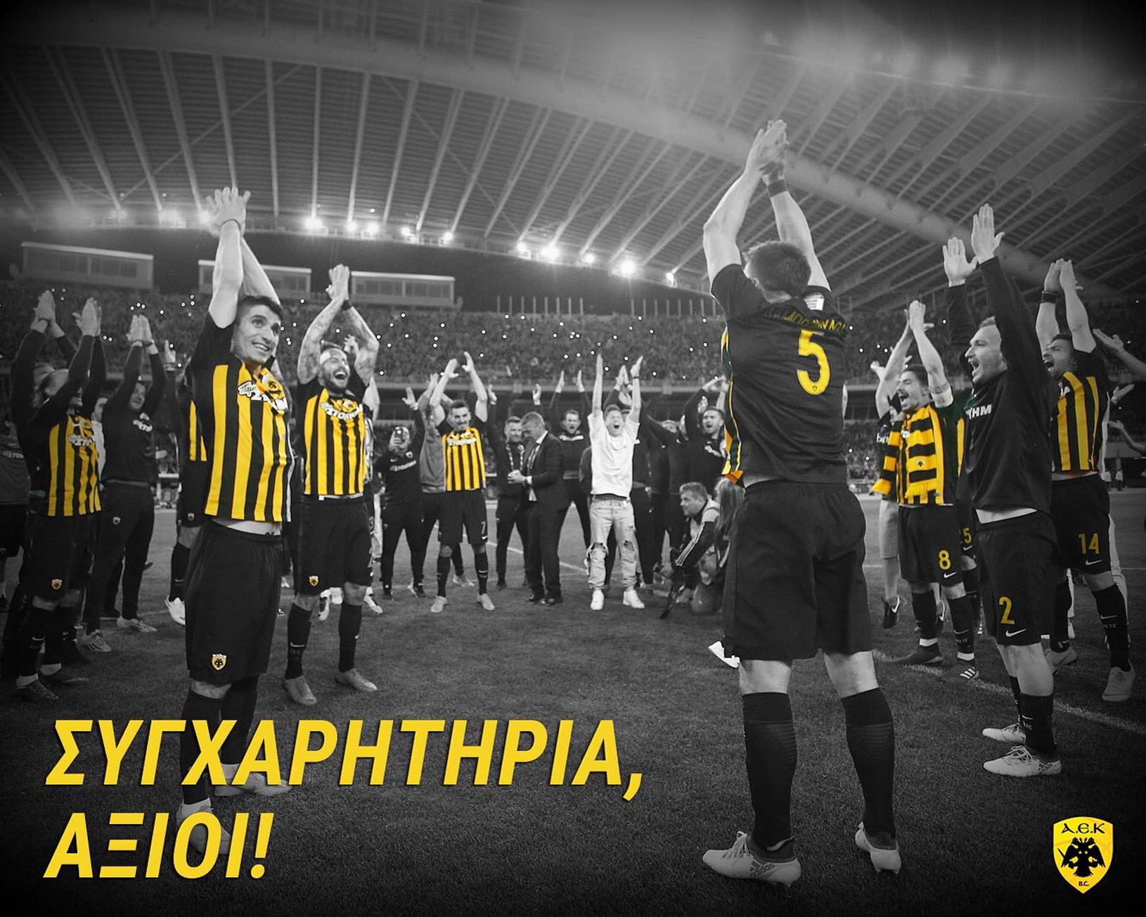 Radosť futbalistov AEK Atény
