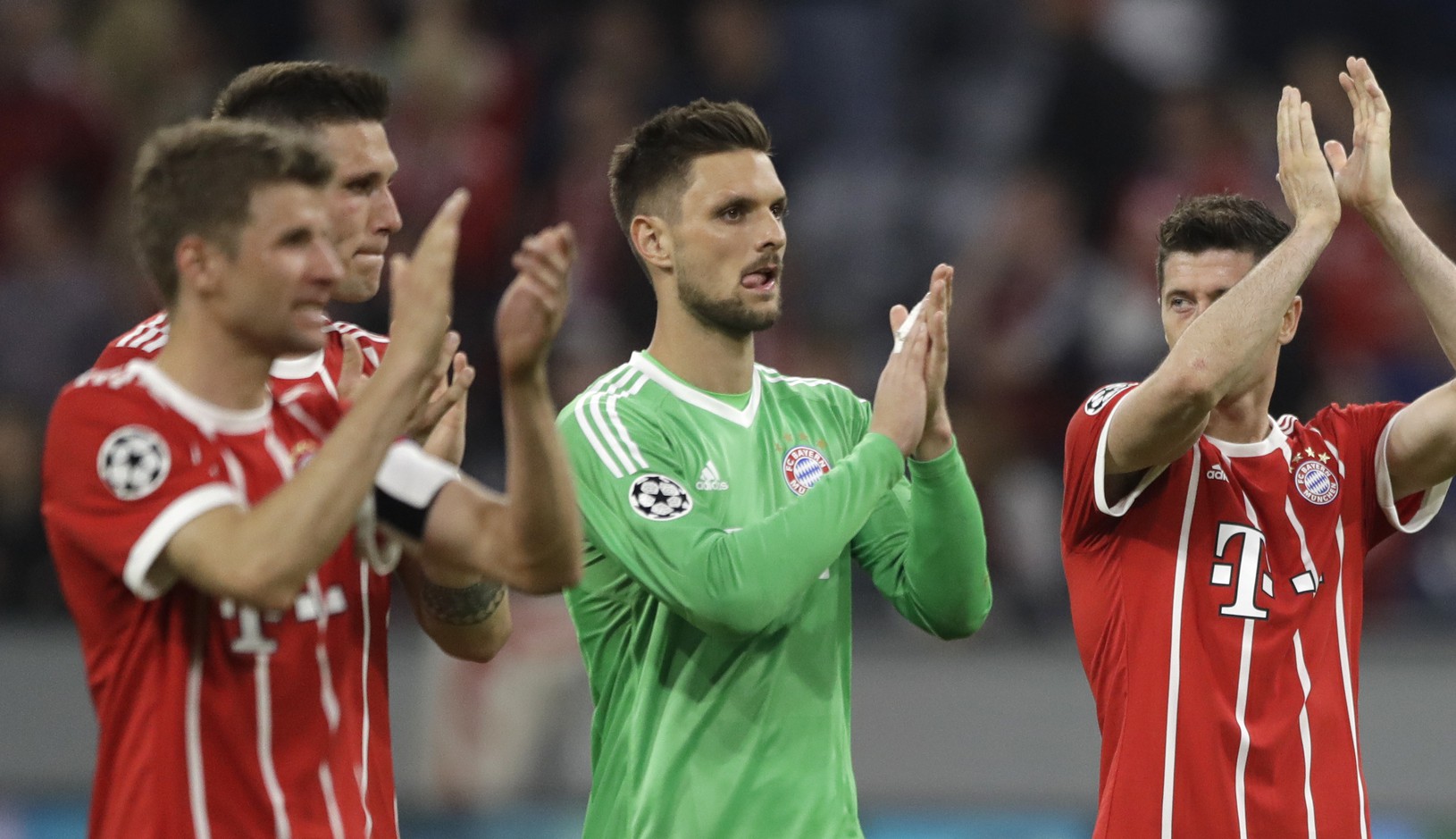 Smutní hráči Bayernu ďakujú