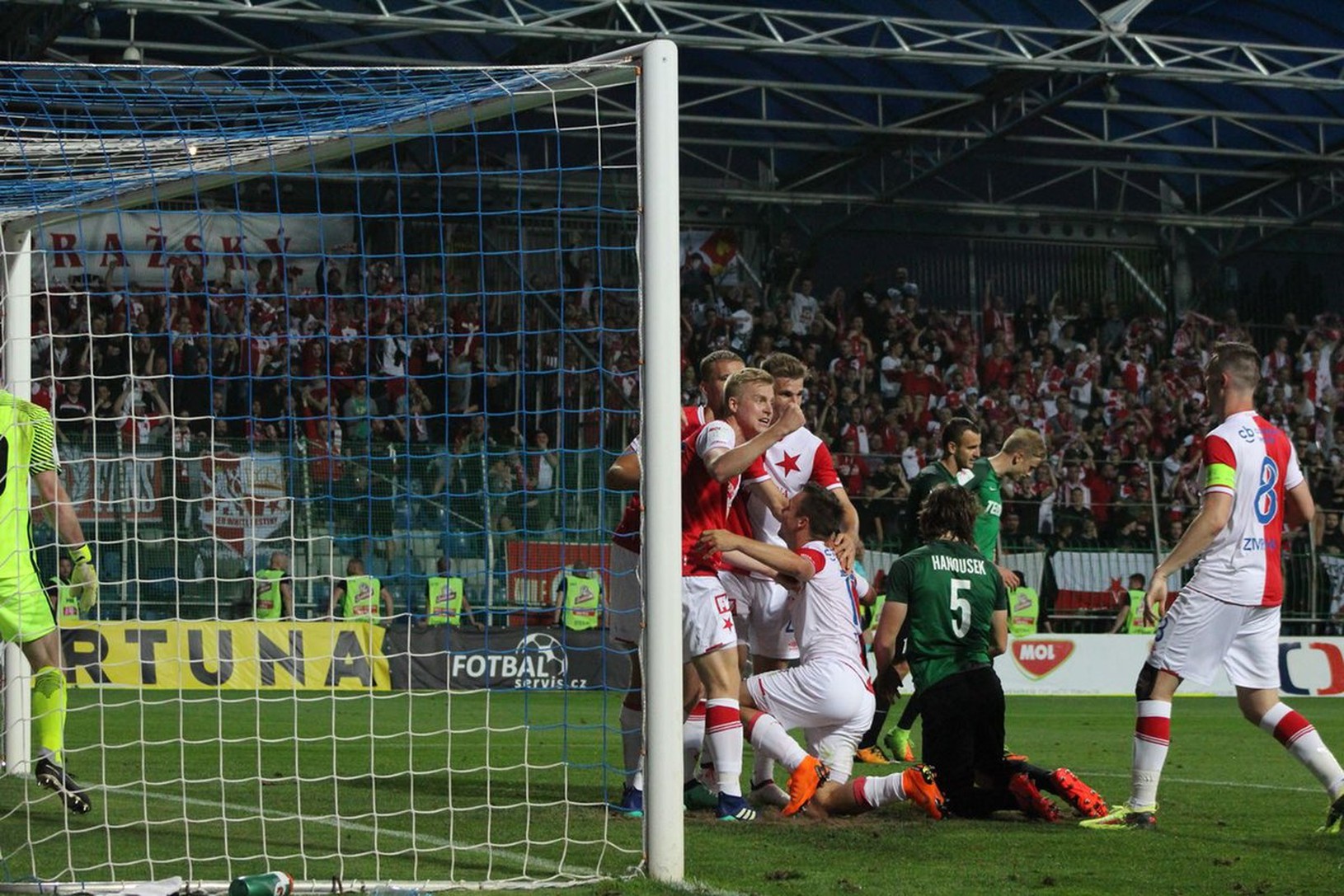 Slavia Praha oslavuje triumf