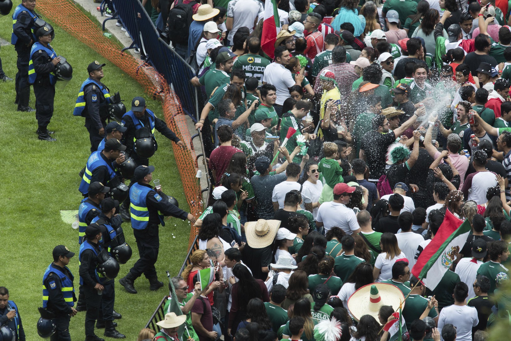 Mexickí fanúšikovia počas zápasu
