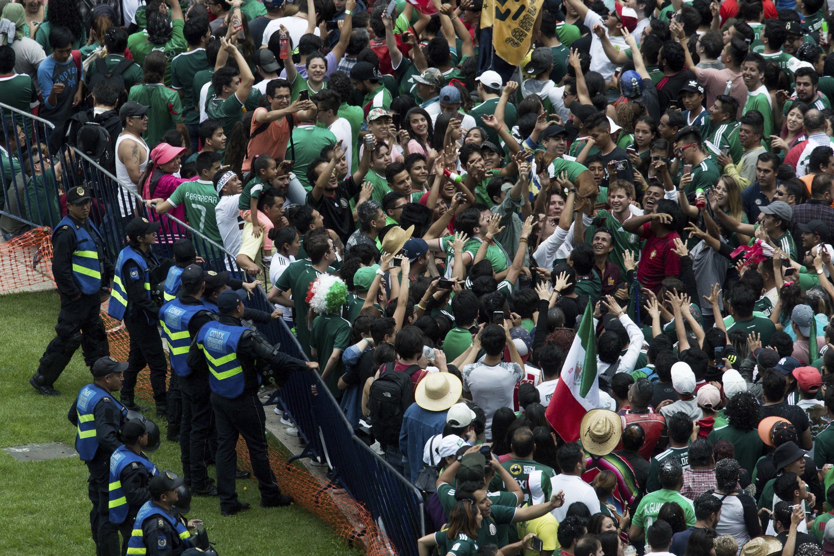 Mexickí fanúšikovia počas zápasu