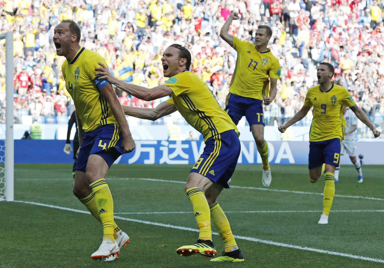 Radosť švédskych futbalistov po
