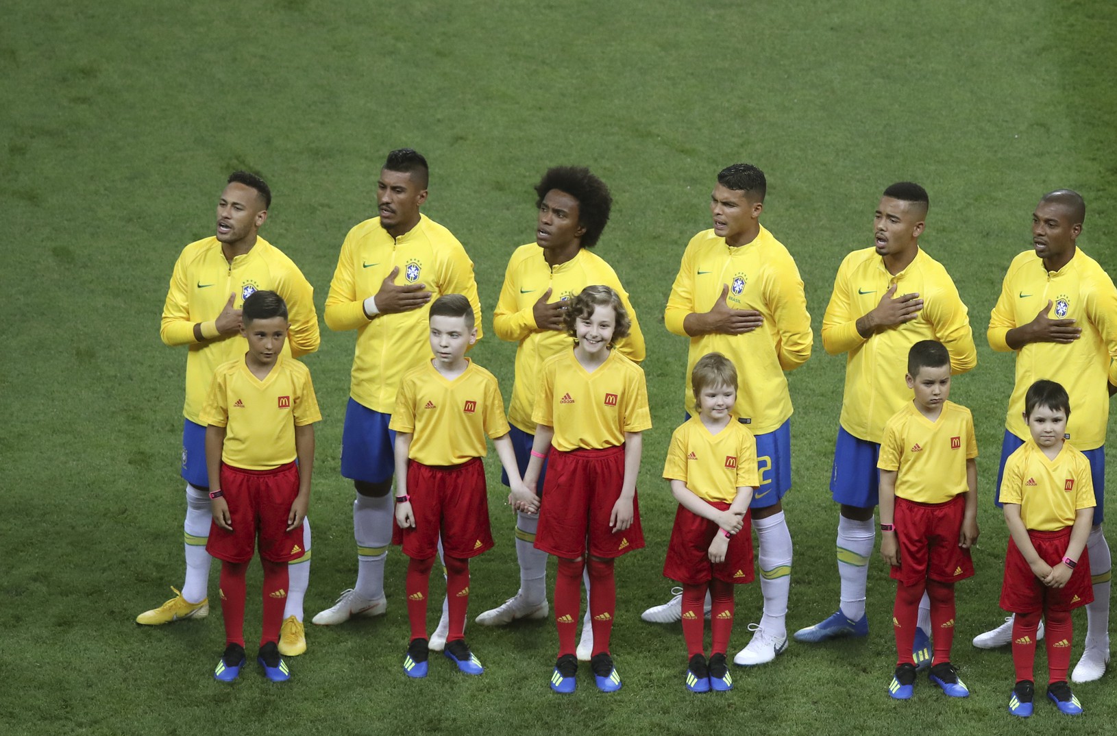Brazílčania počas národnej hymny