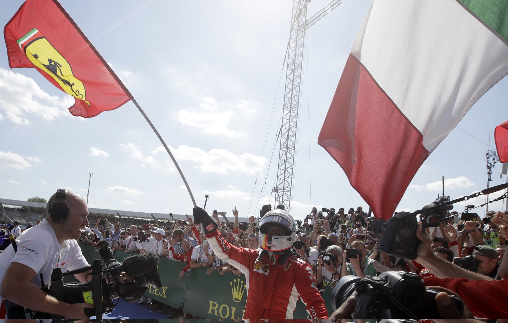 Sebastian Vettel oslavuje víťazstvo