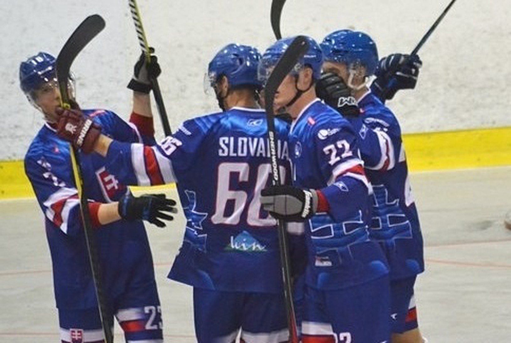 Radosť slovenských hokejbalistov