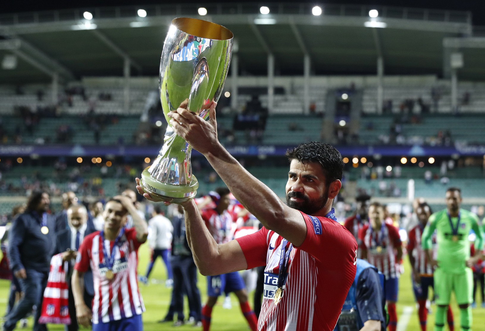 Diego Costa s trofejou