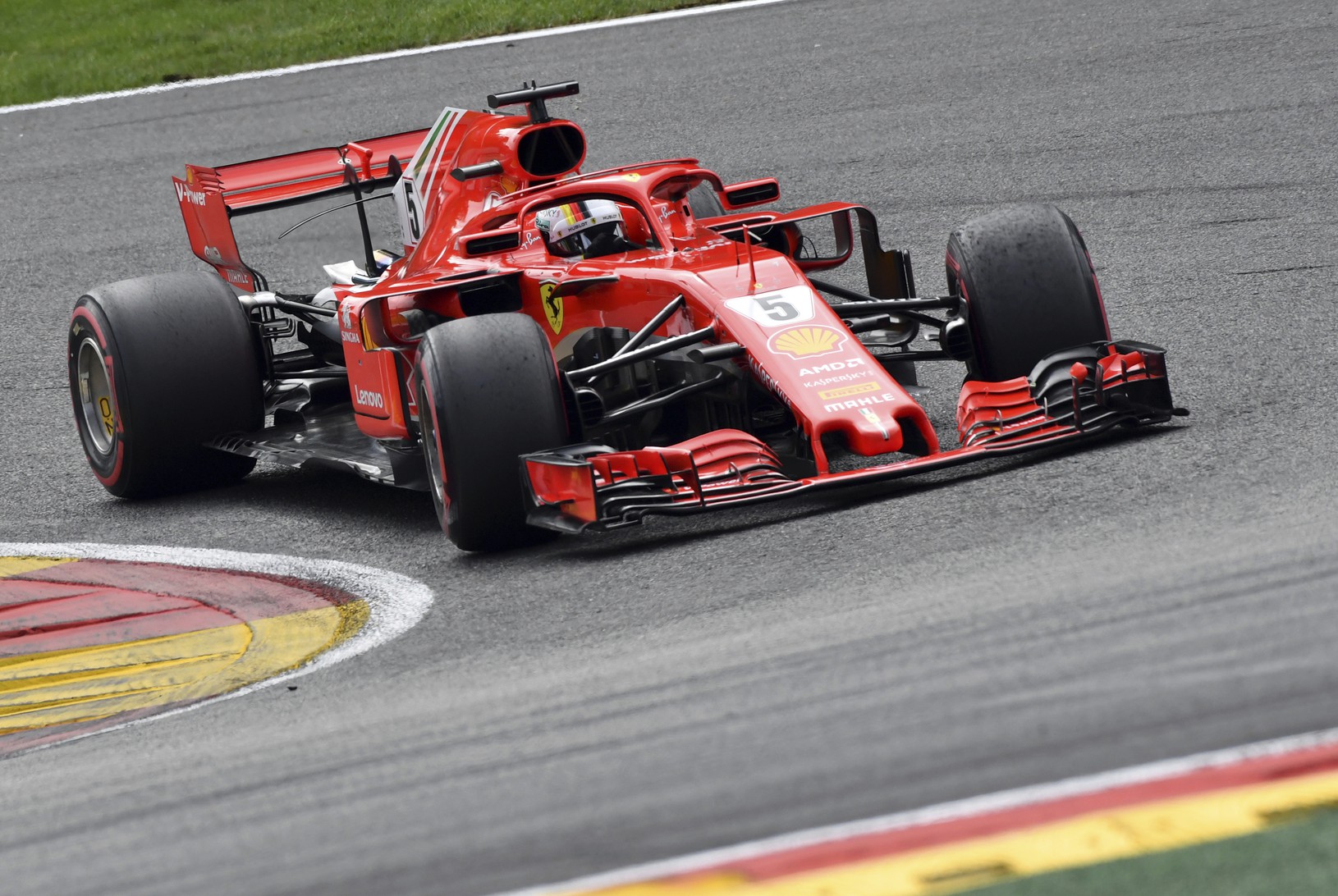 Sebastian Vettel ovládol Veľkú