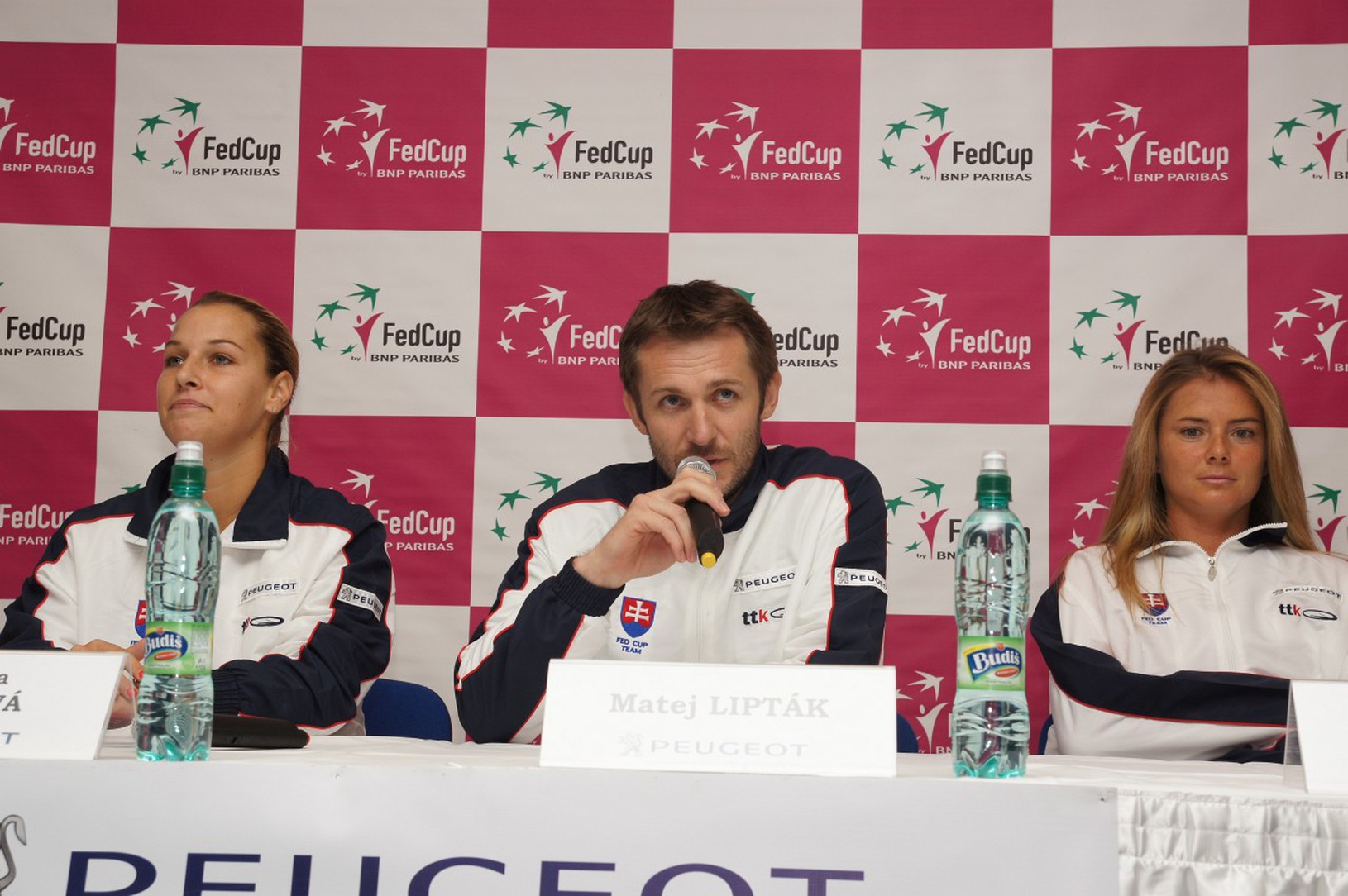 Cibulková, Hantuchová a kapitán