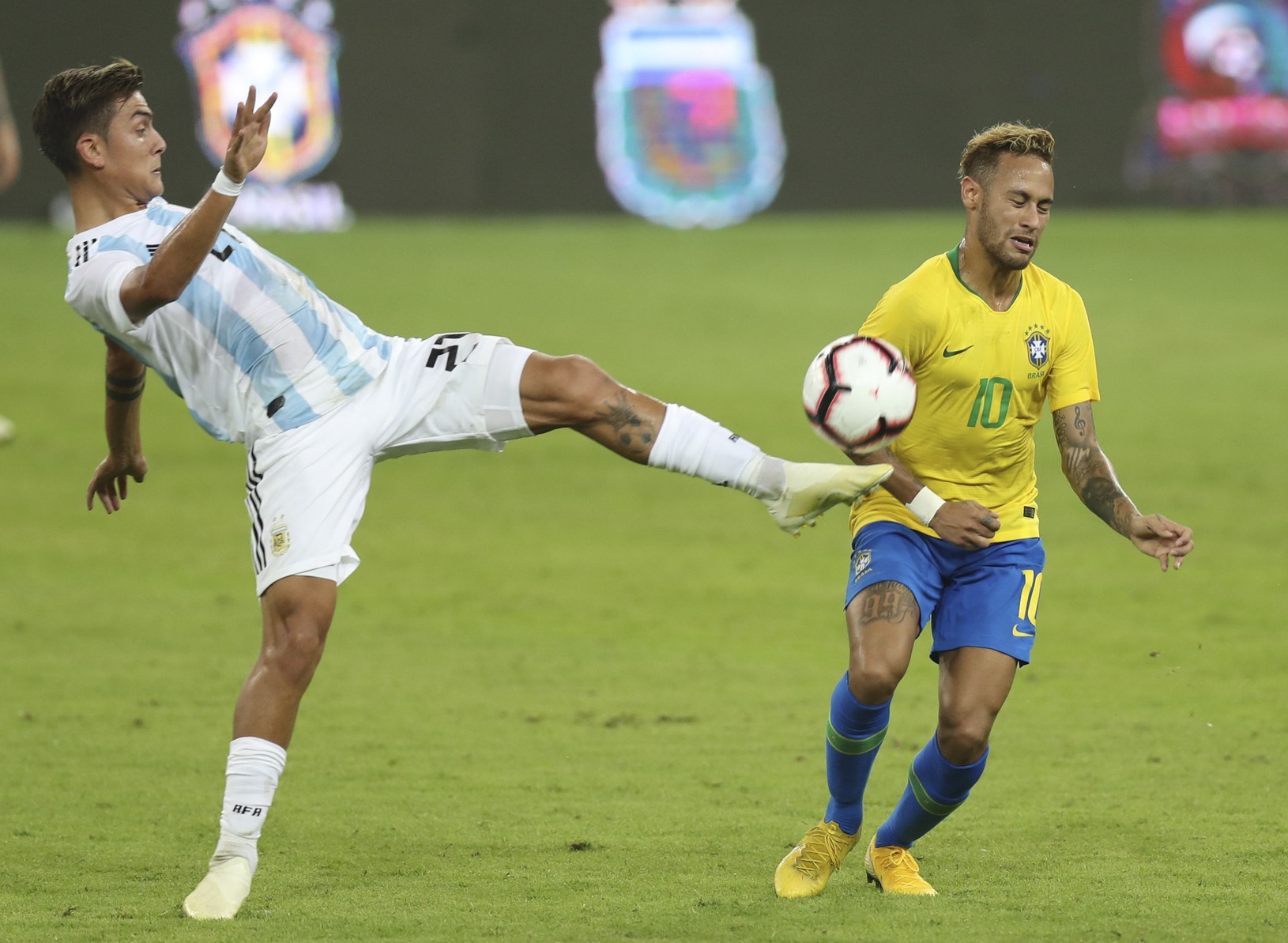 Paulo Dybala a Neymar