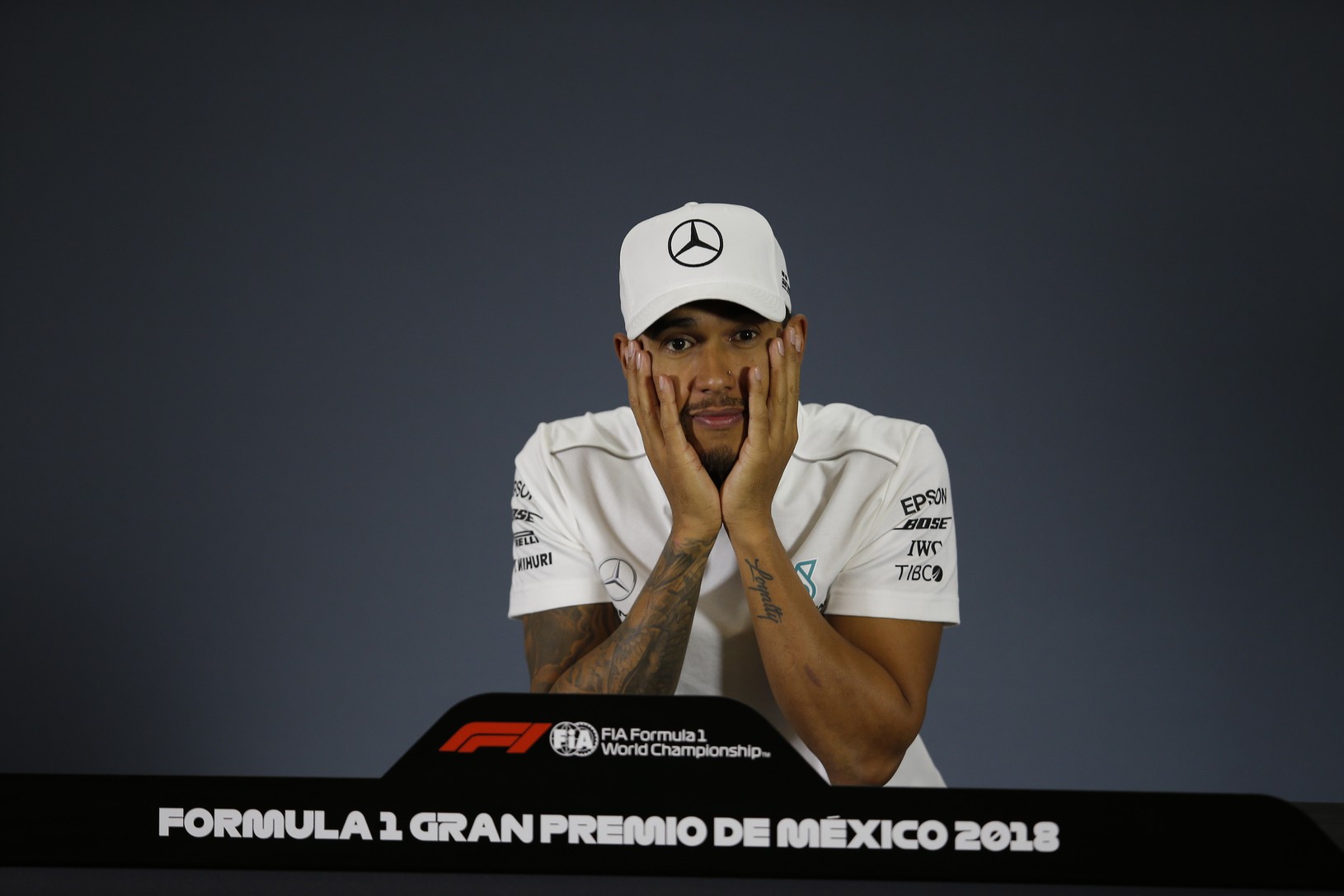 Lewis Hamilton oslavuje piaty