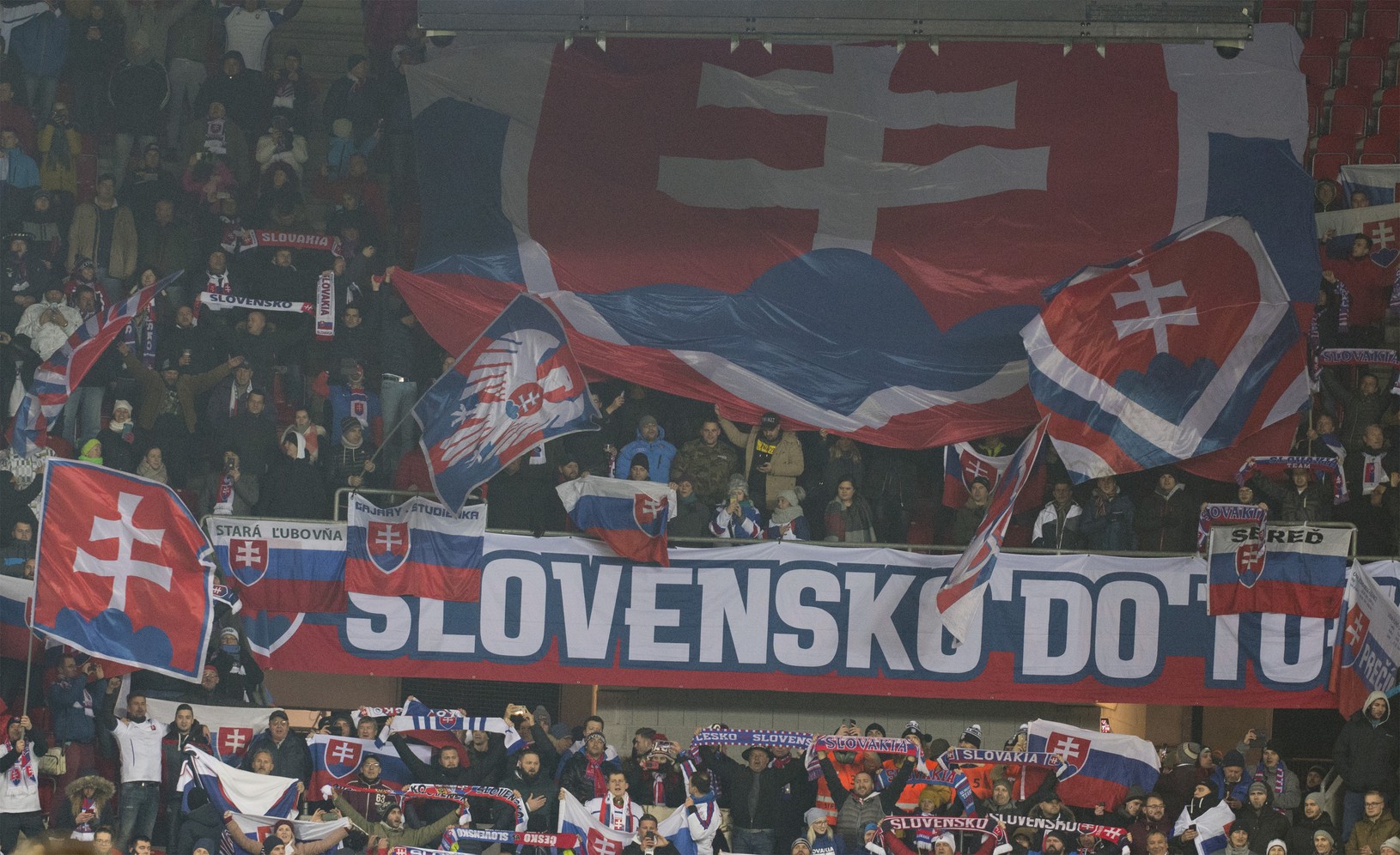 Na snímke fanúšikovia Slovenska