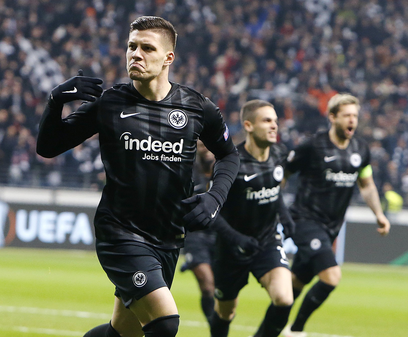 Luka Jović oslavuje gól