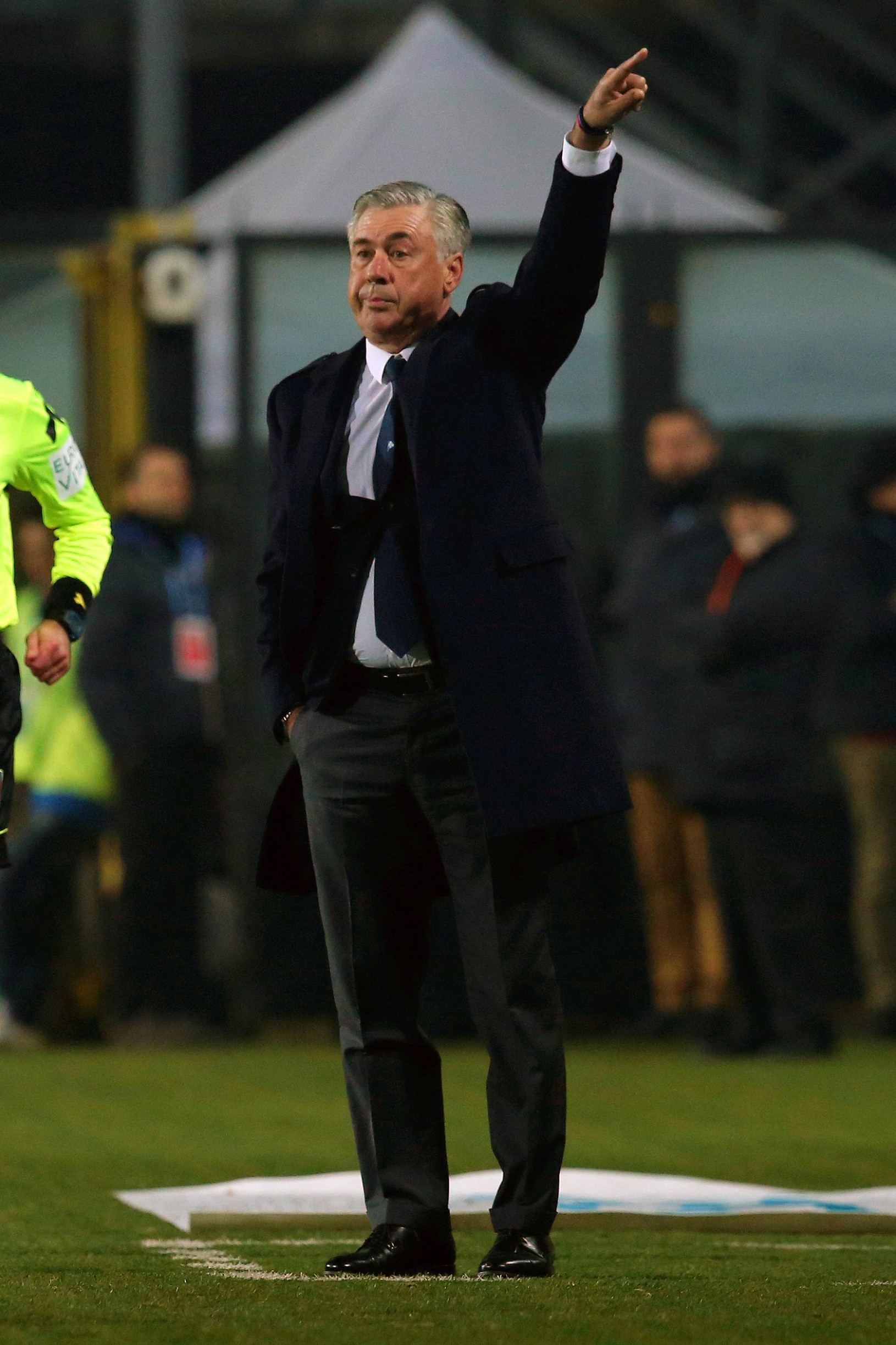 Carlo Ancelotti dáva pokyny