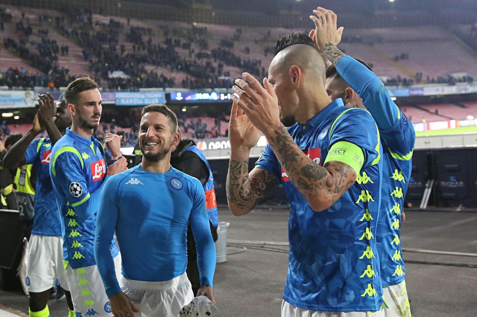 Hráči Neapola oslavujú triumf