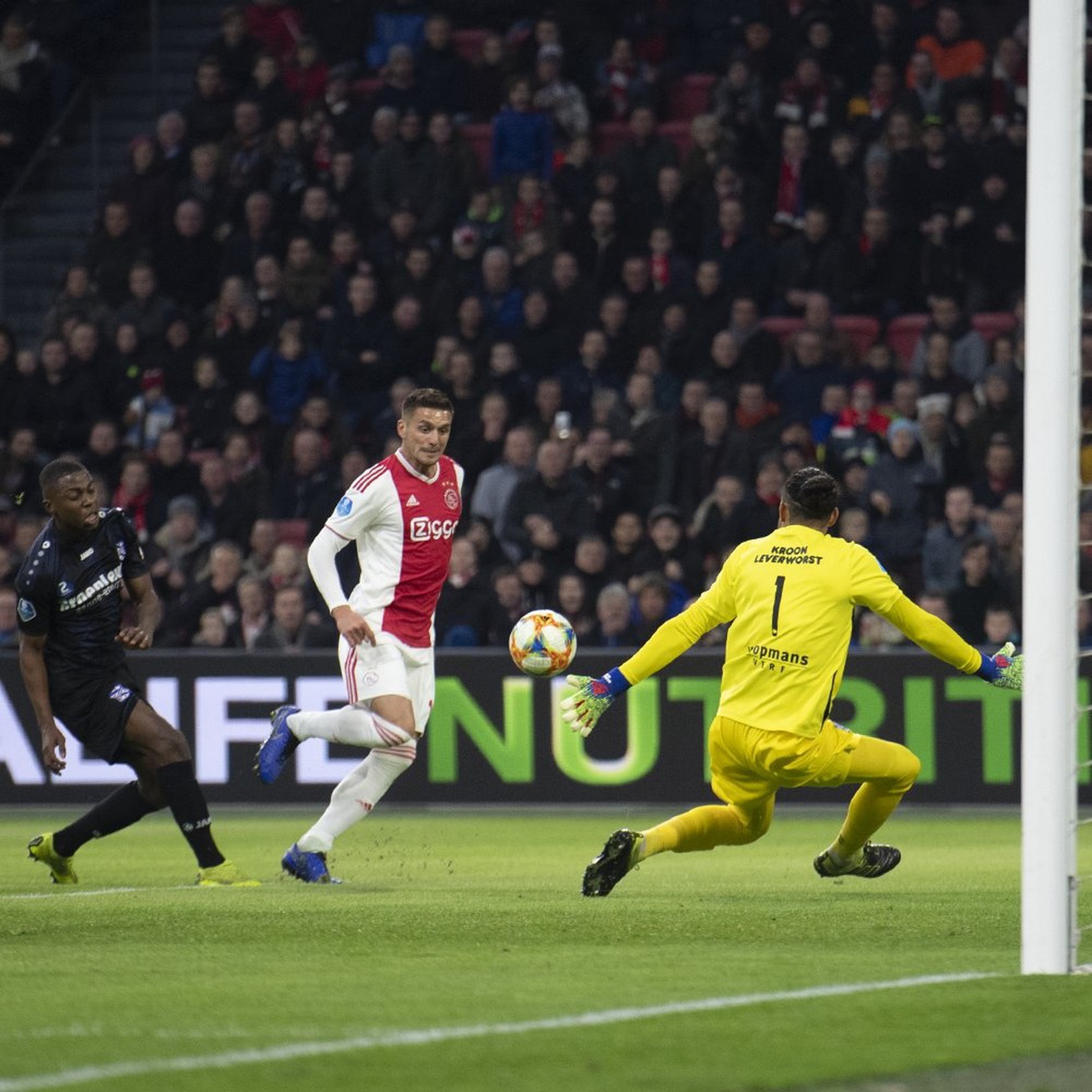 Ajax Amsterdam remizoval pomerne