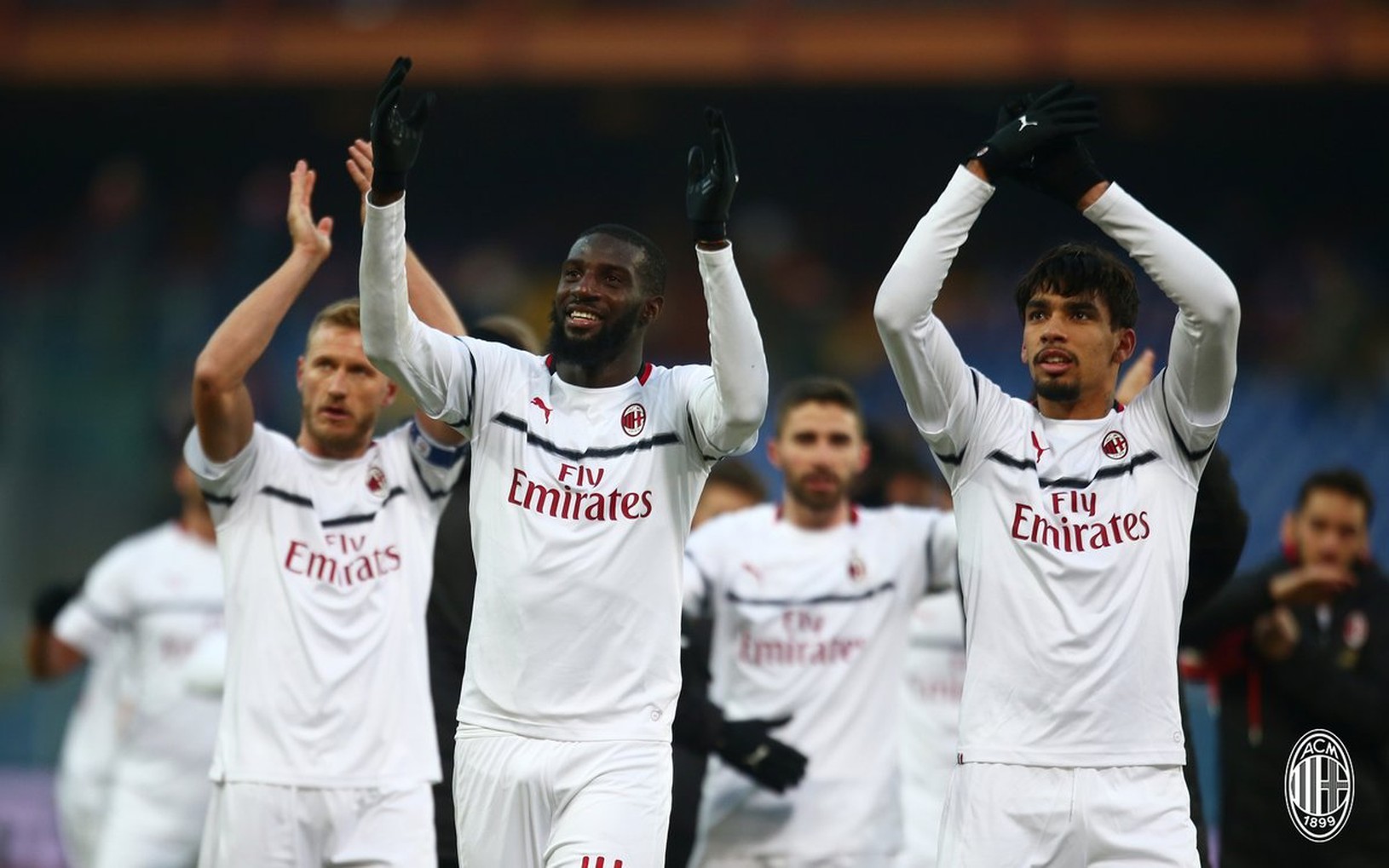 Hráči Milána oslavujú triumf