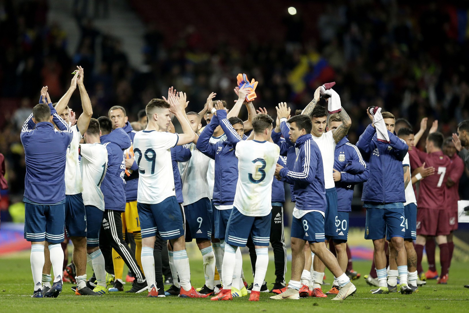 Hráči Argentíny ďakujú fanúšikom