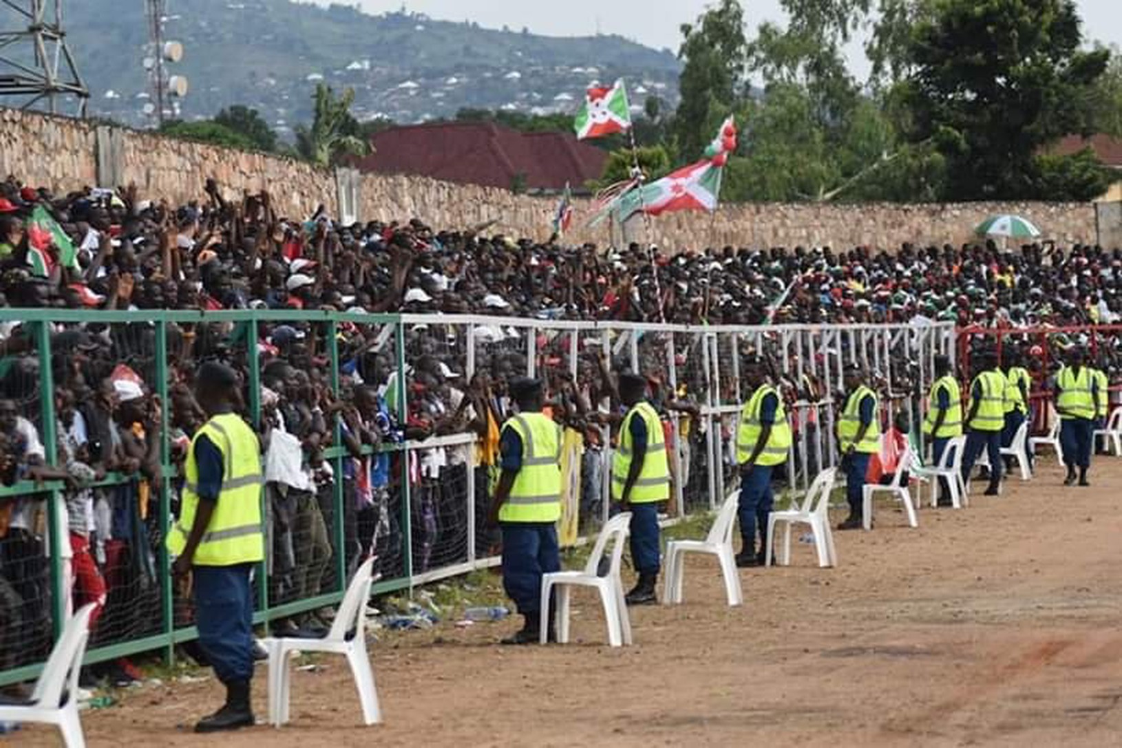 Diváci počas zápasu Burundi