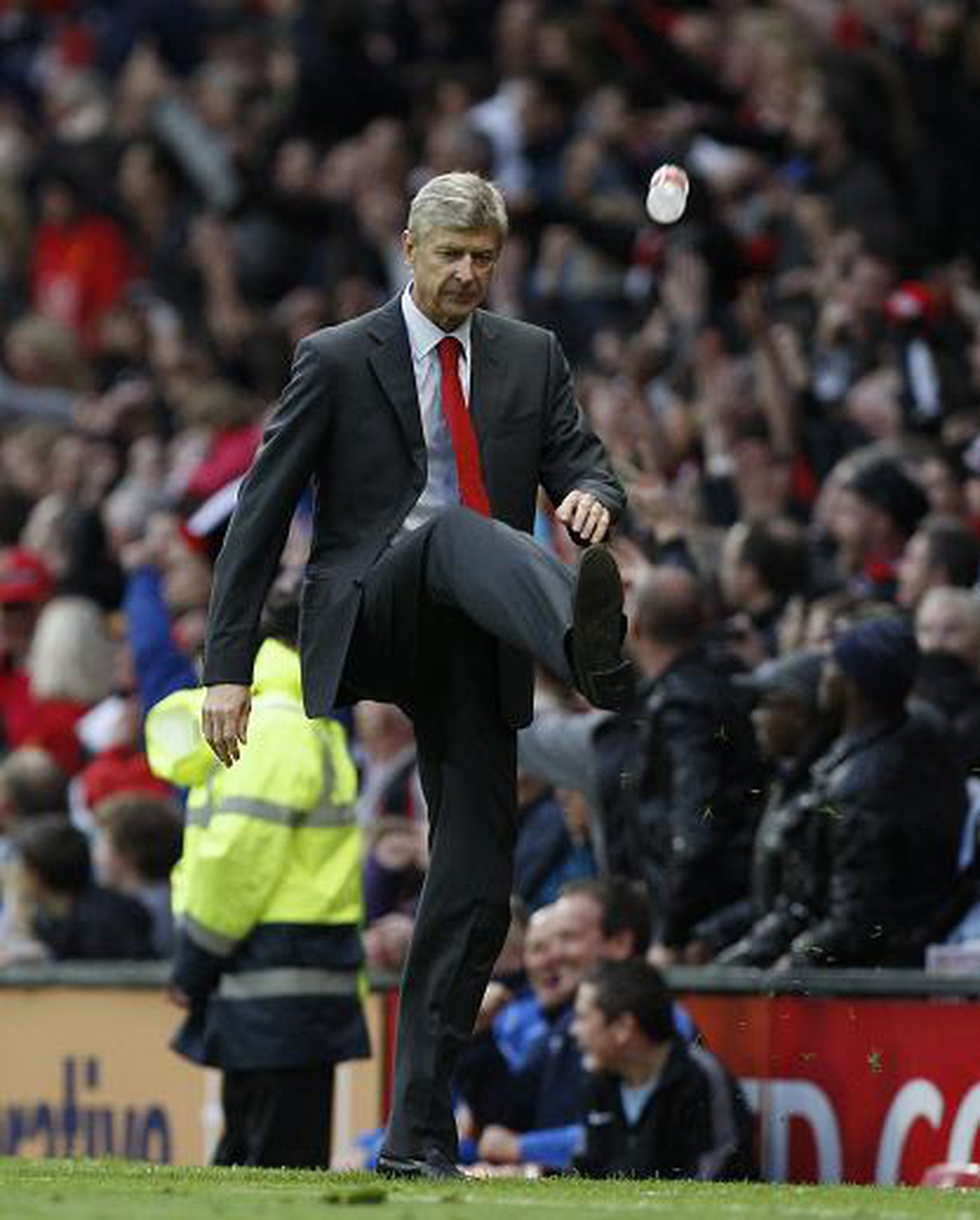 Arsene Wenger odkopol flašu