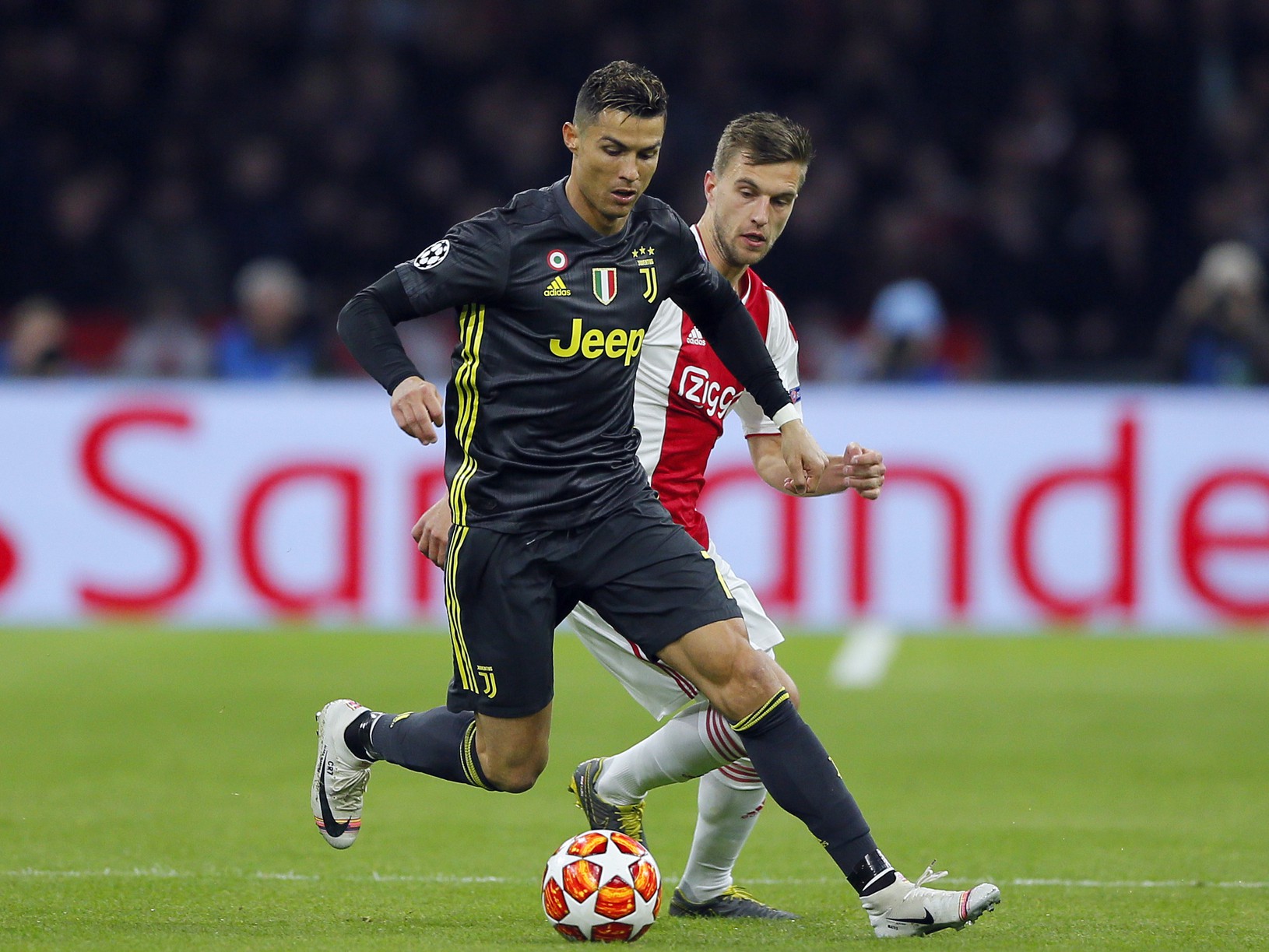 Cristiano Ronaldo s loptou