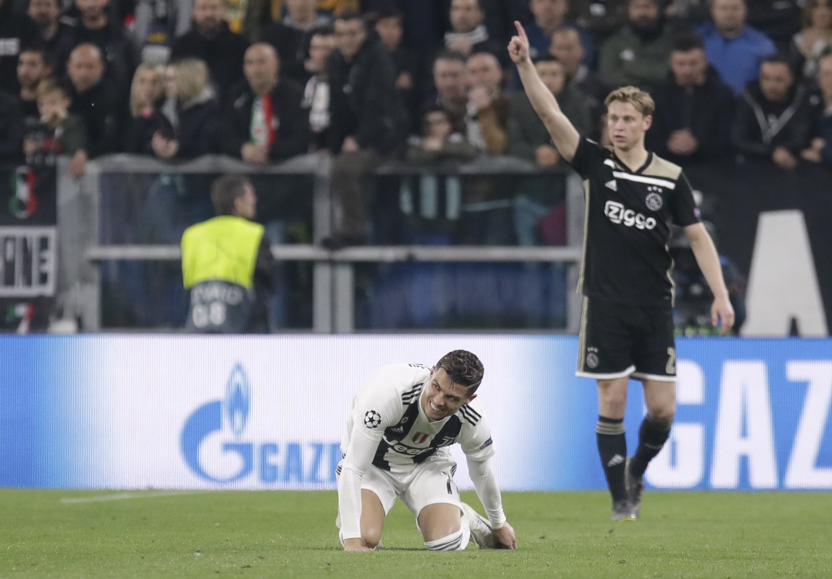 Cristiano Ronaldo a v
