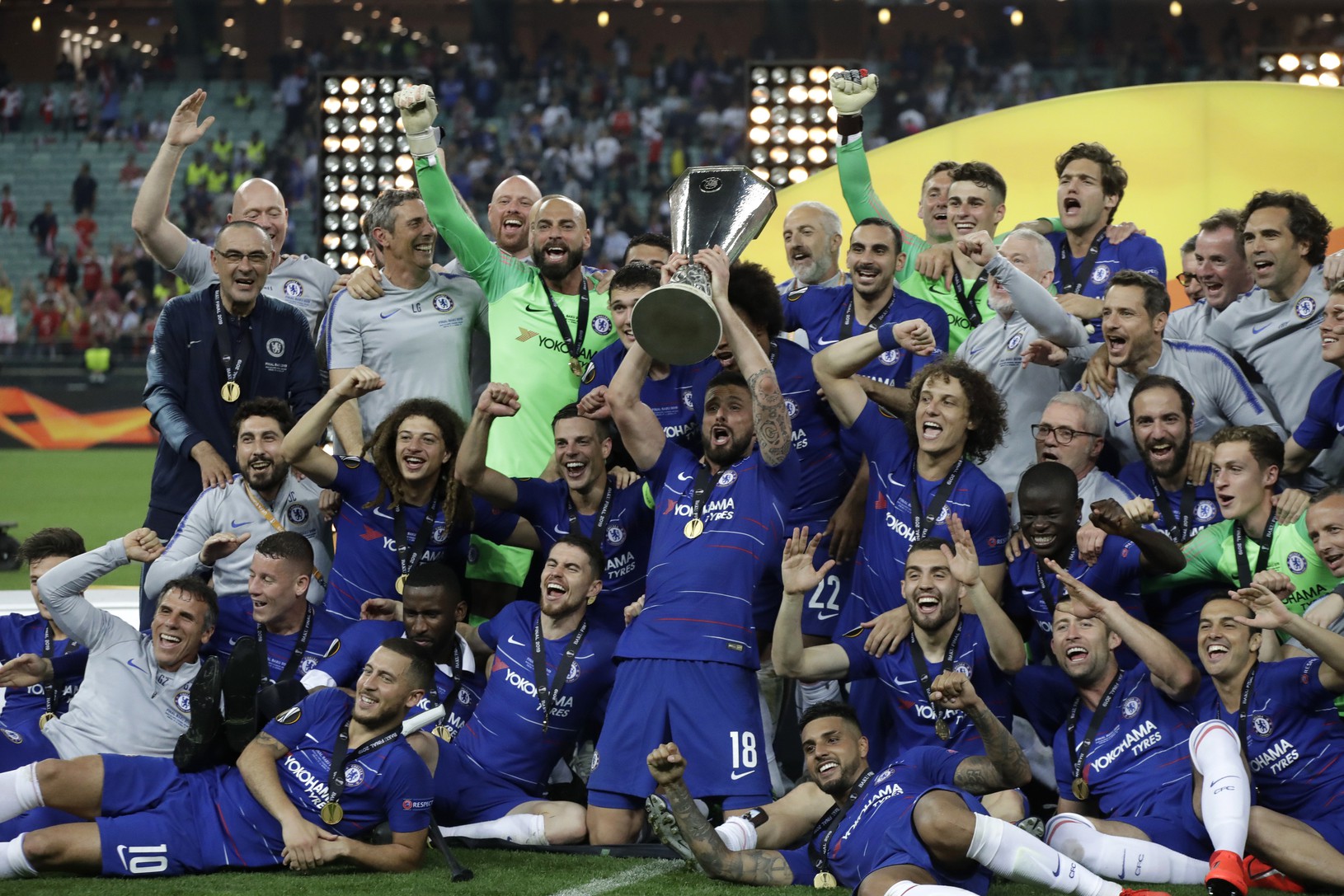 Hráči Chelsea oslavujú zisk